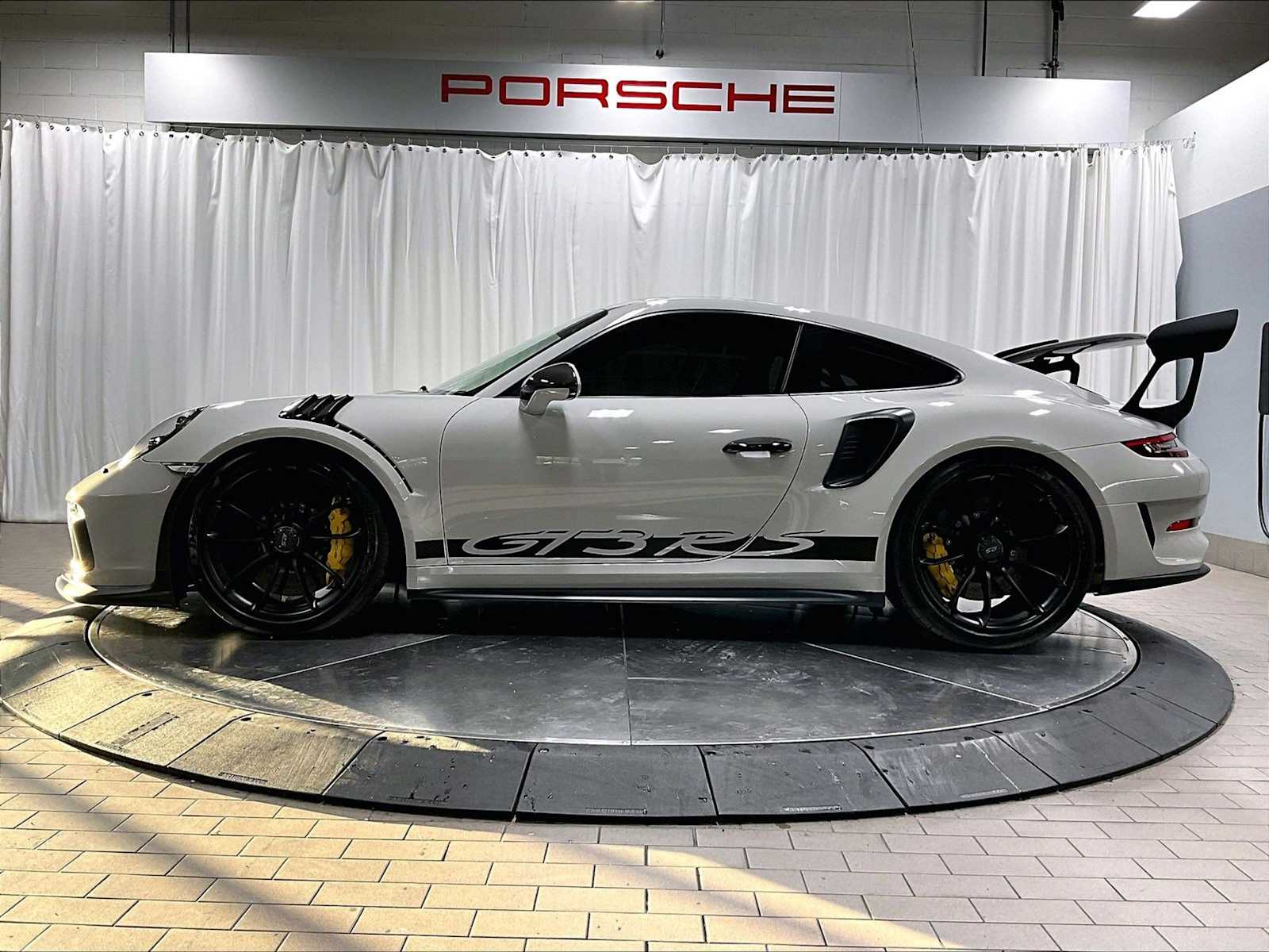 2019 Porsche 911 GT3 RS Coupe photo 2