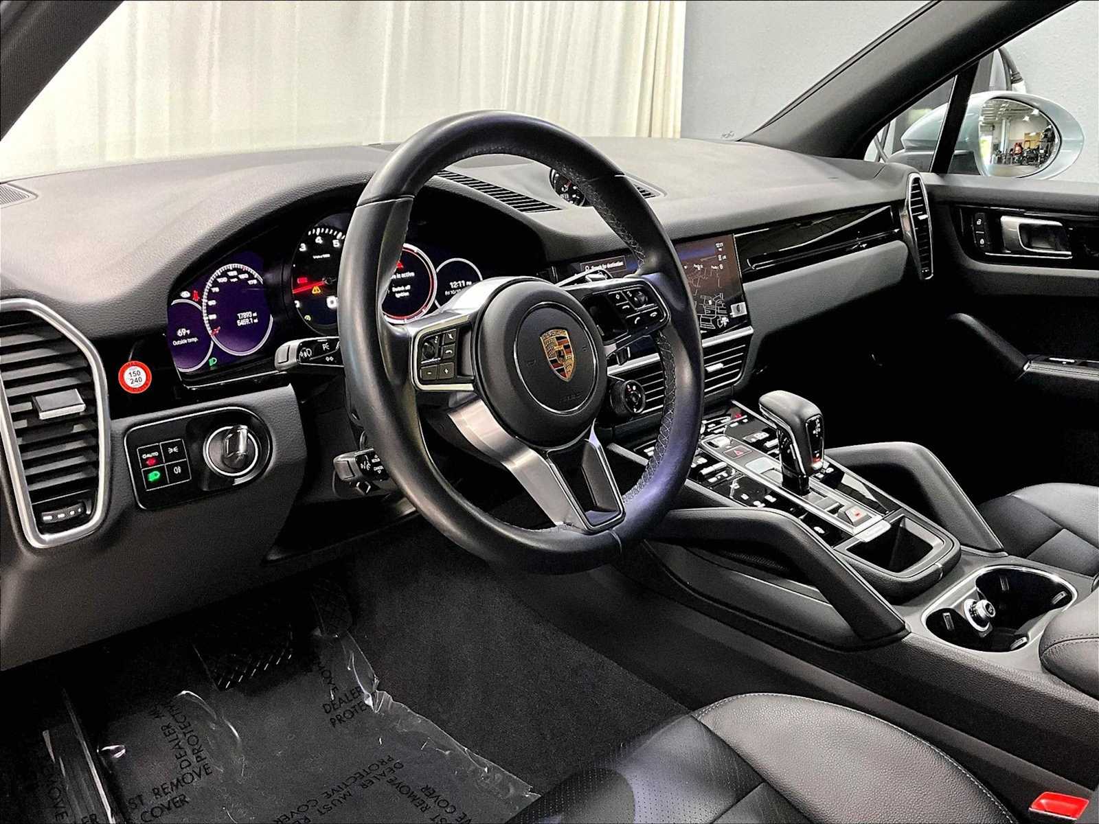 2023 Porsche Cayenne Platinum Edition photo 4