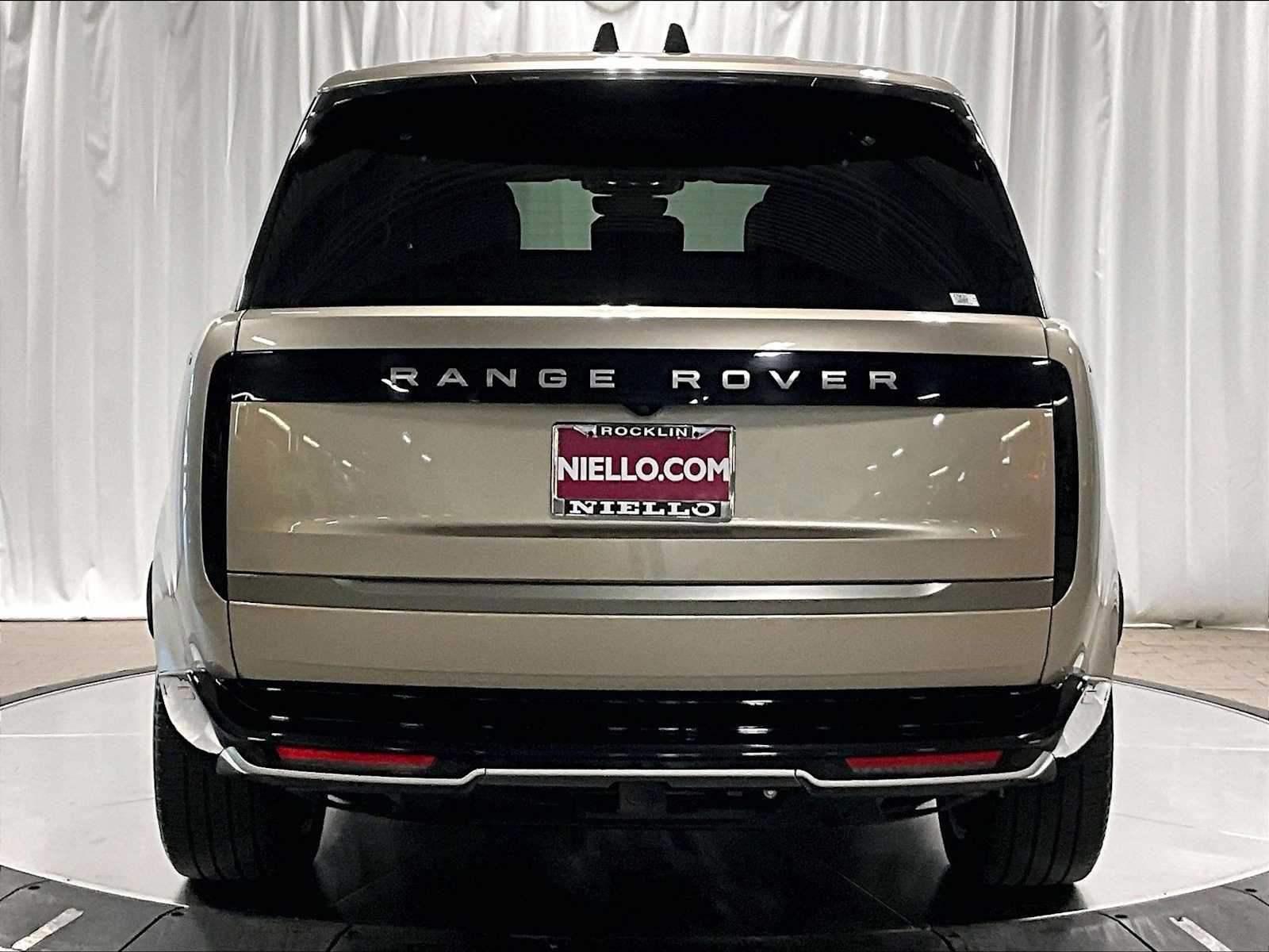 2025 Land Rover Range Rover SE P400 SWB photo 5