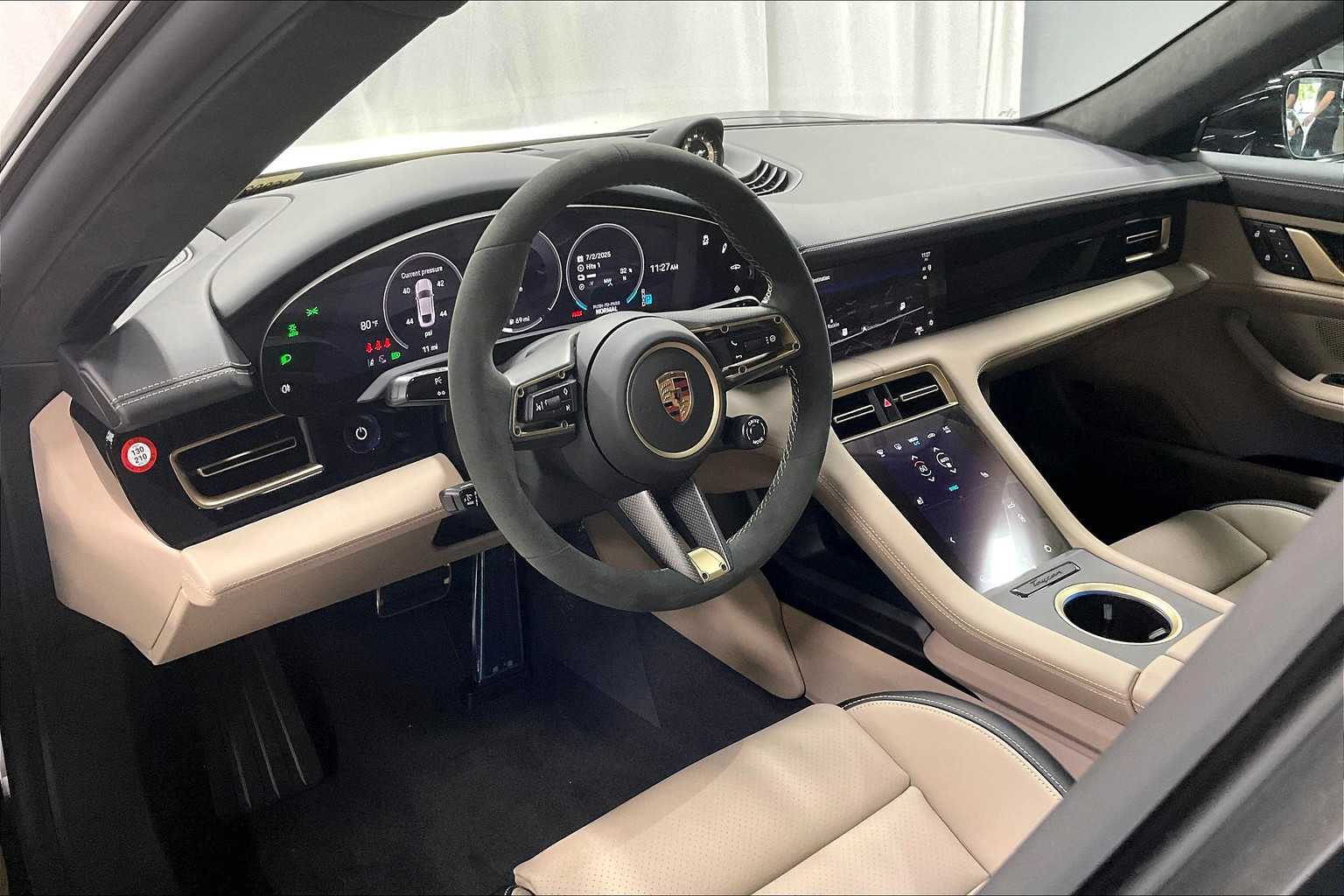 2025 Porsche Taycan GTS photo 4