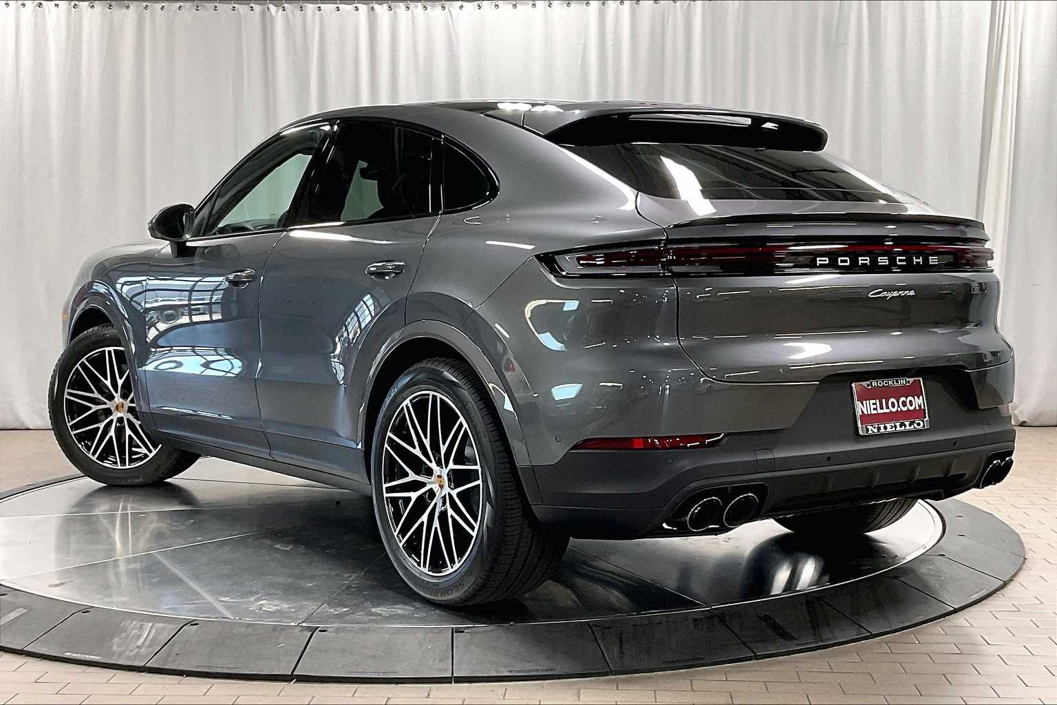 2025 Porsche Cayenne Coupe photo 3