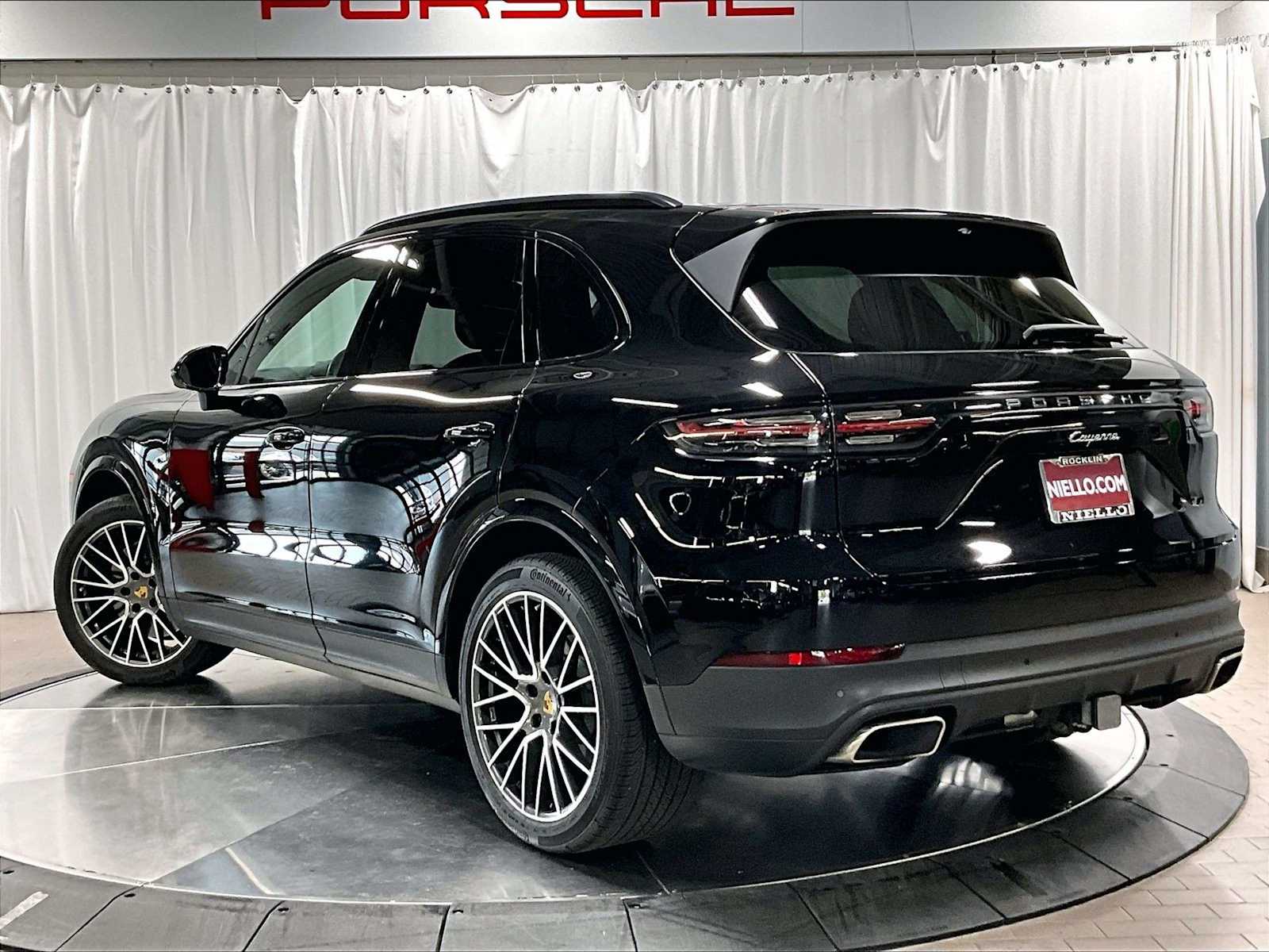 2023 Porsche Cayenne Platinum Edition photo 3