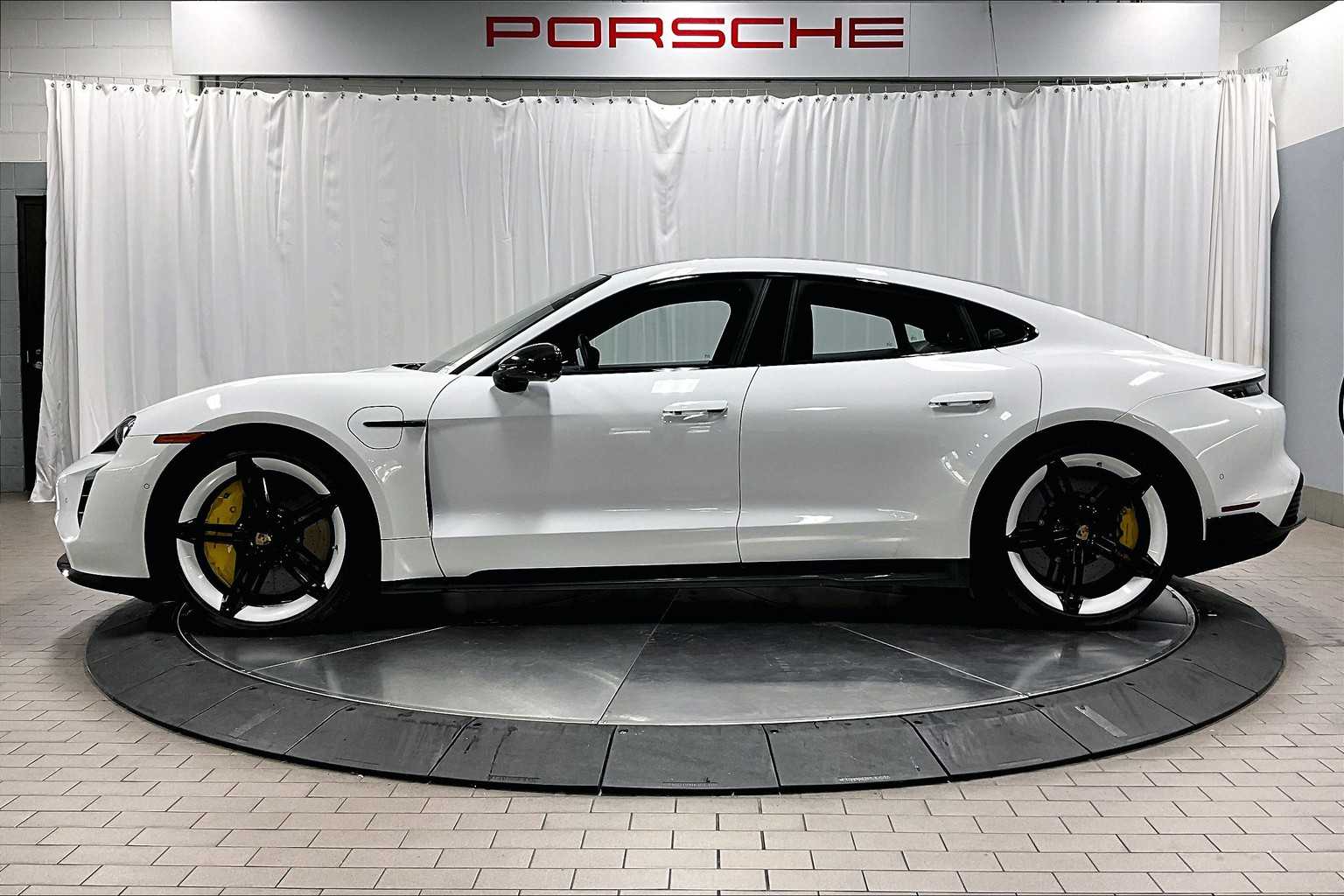 2020 Porsche Taycan Turbo photo 2