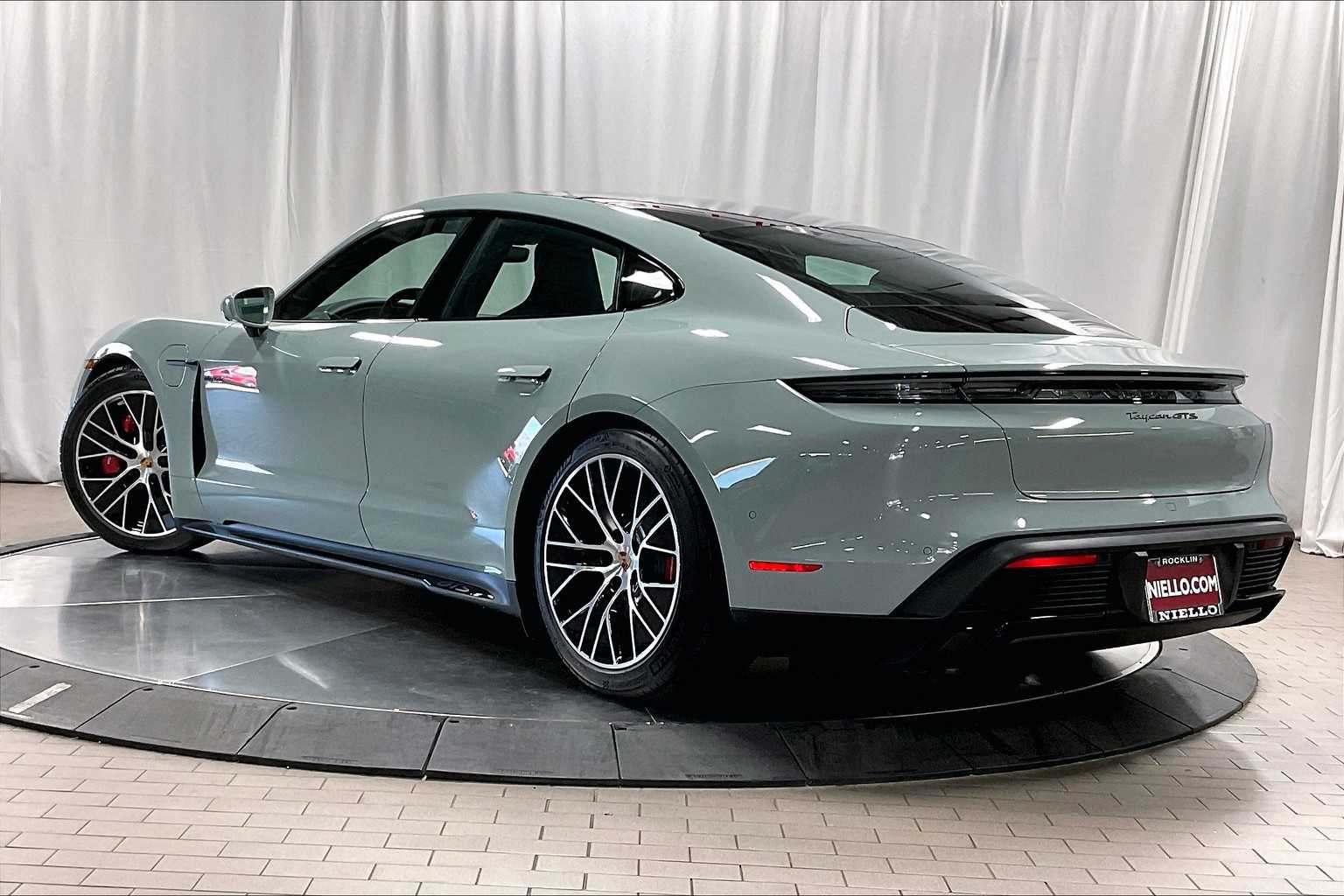 2025 Porsche Taycan GTS photo 3