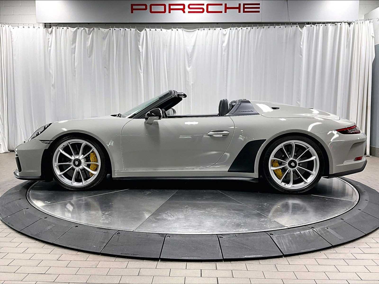 2019 Porsche 911 Speedster Cabriolet photo 2