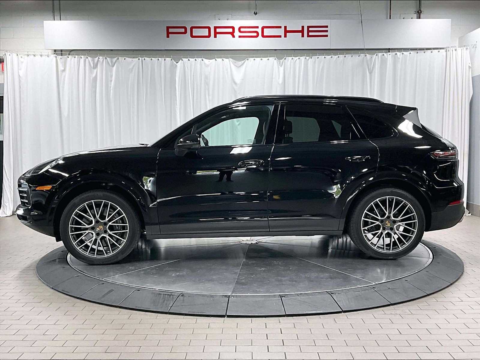 2023 Porsche Cayenne Platinum Edition photo 2