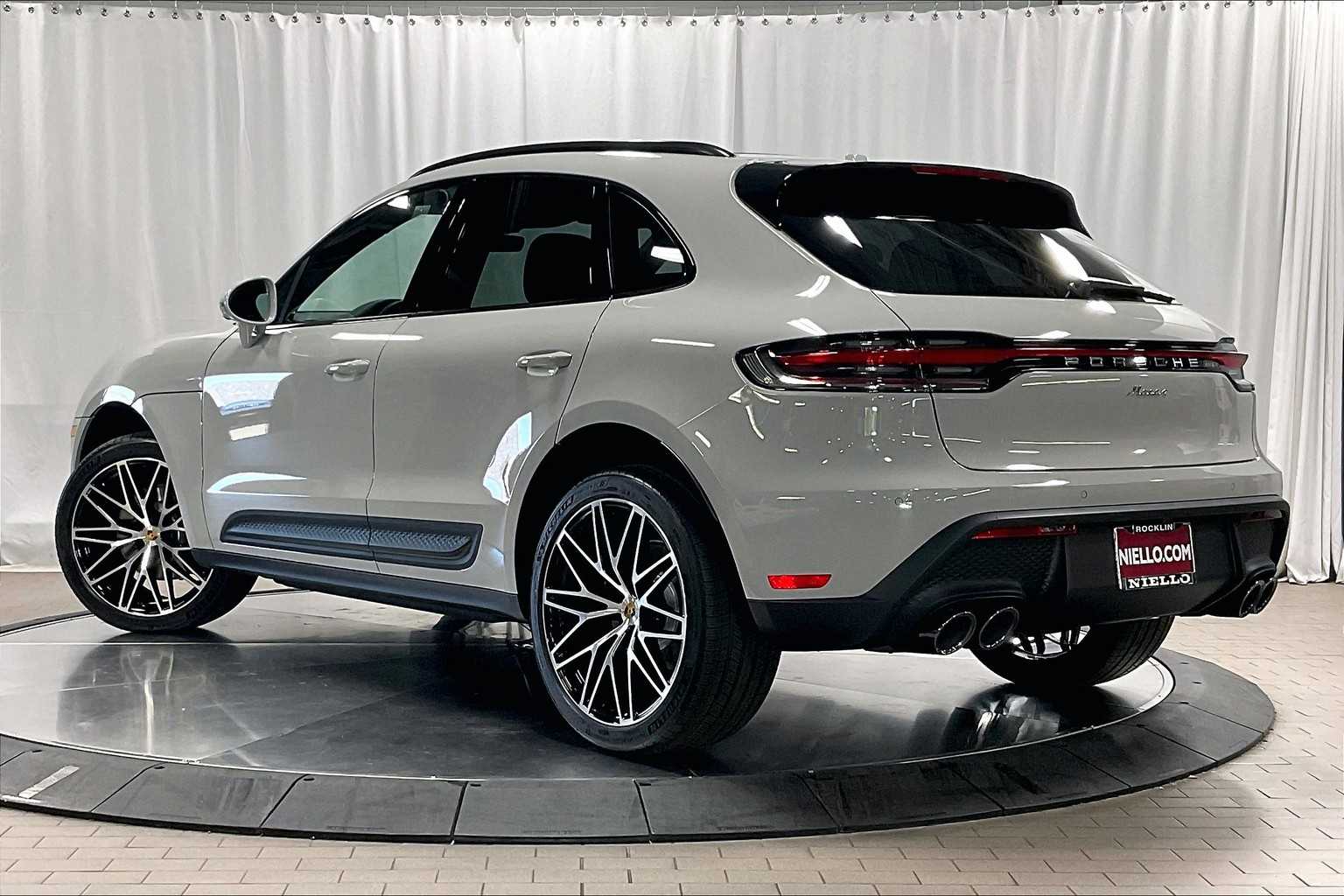 2025 Porsche Macan T photo 3
