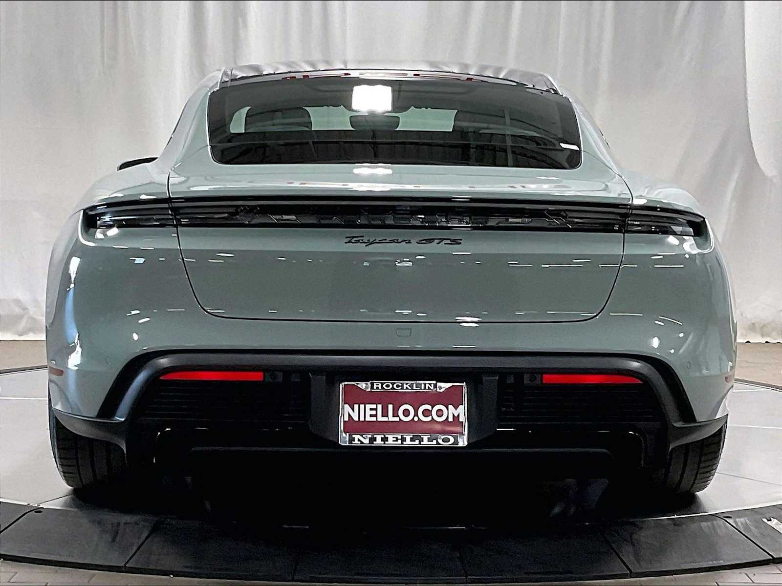 2025 Porsche Taycan GTS AWD photo 5