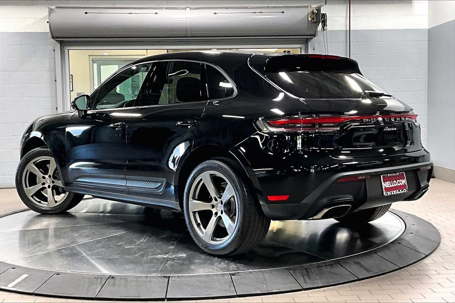 2024 Porsche Macan T photo 2
