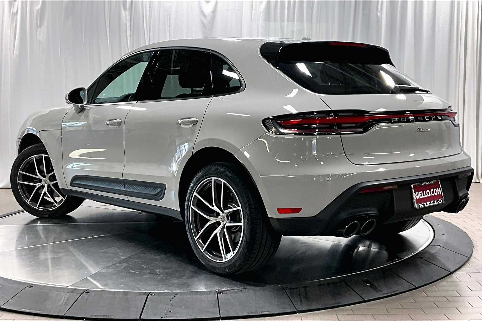 2025 Porsche Macan T photo 2