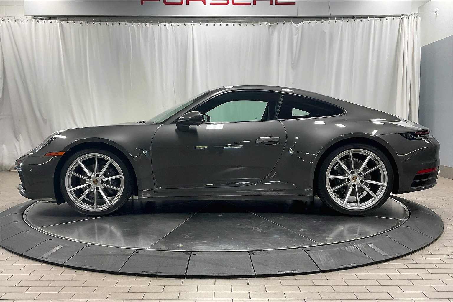 2022 Porsche 911 Coupe photo 2