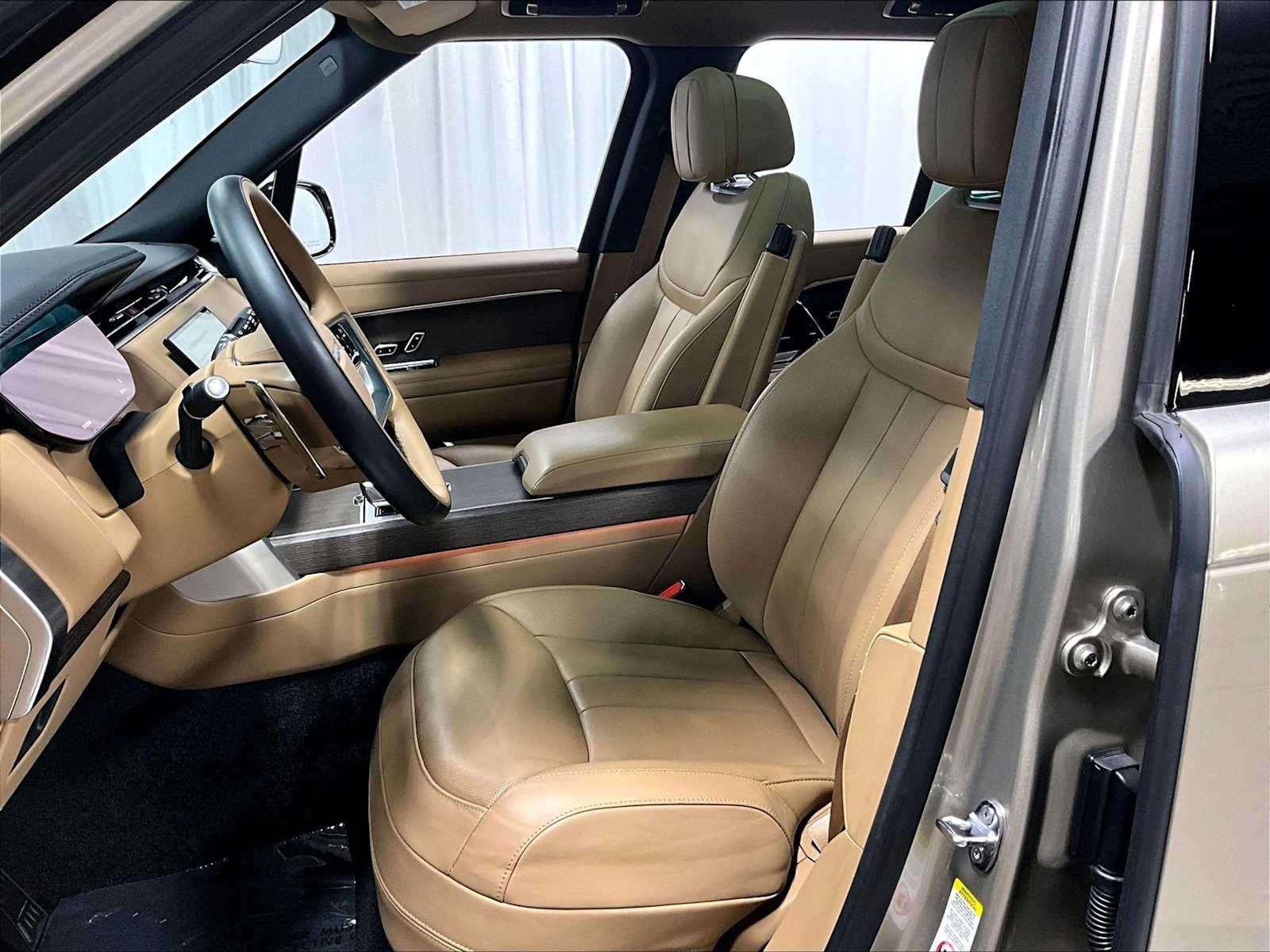 2025 Land Rover Range Rover SE P400 SWB photo 4