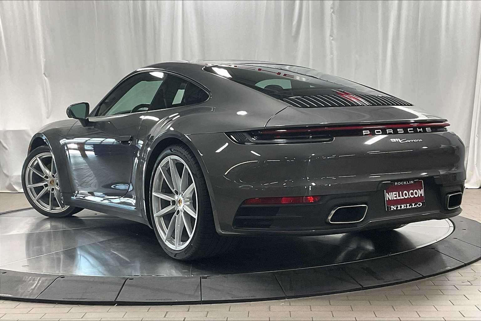 2022 Porsche 911 Coupe photo 3