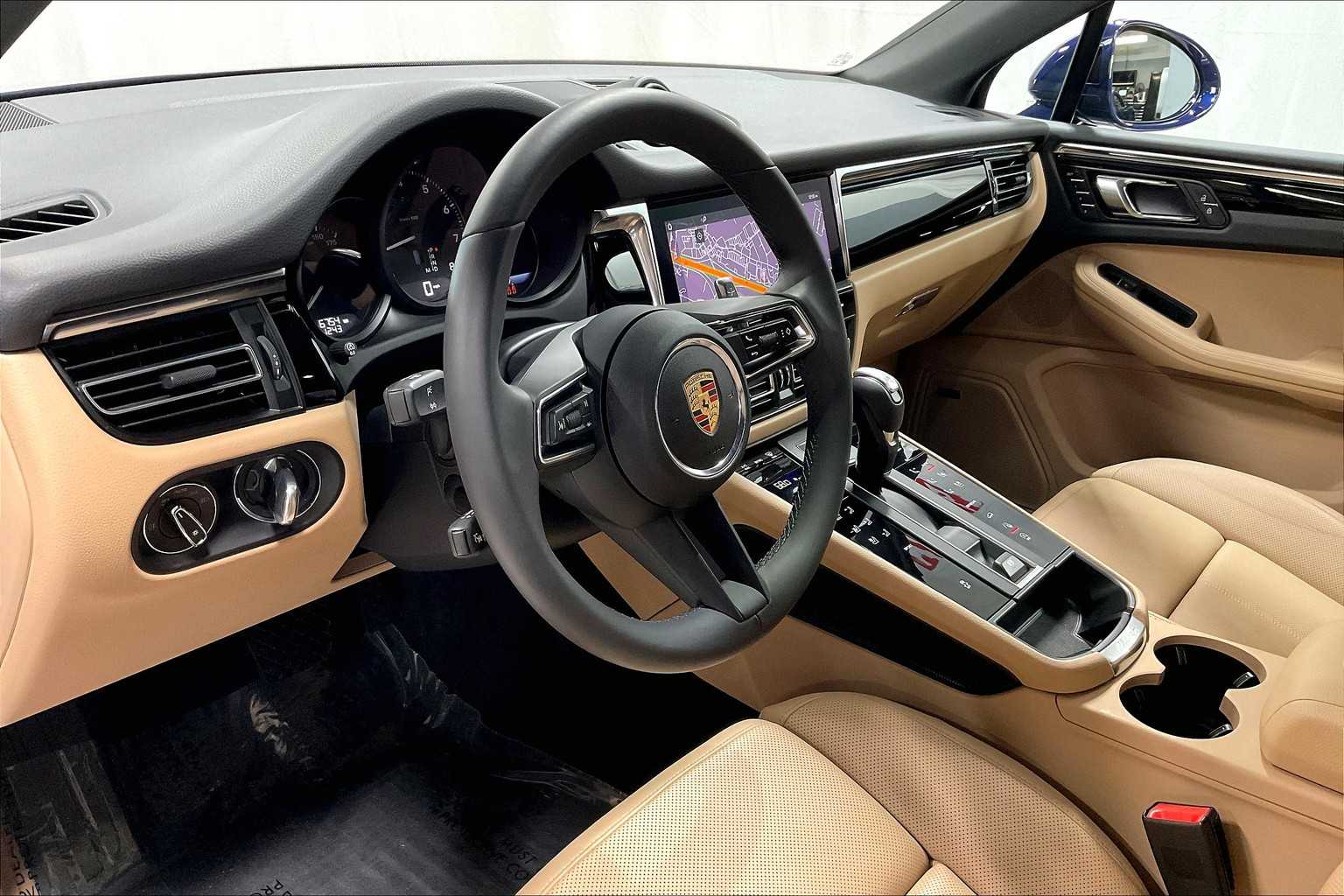 2025 Porsche Macan photo 4