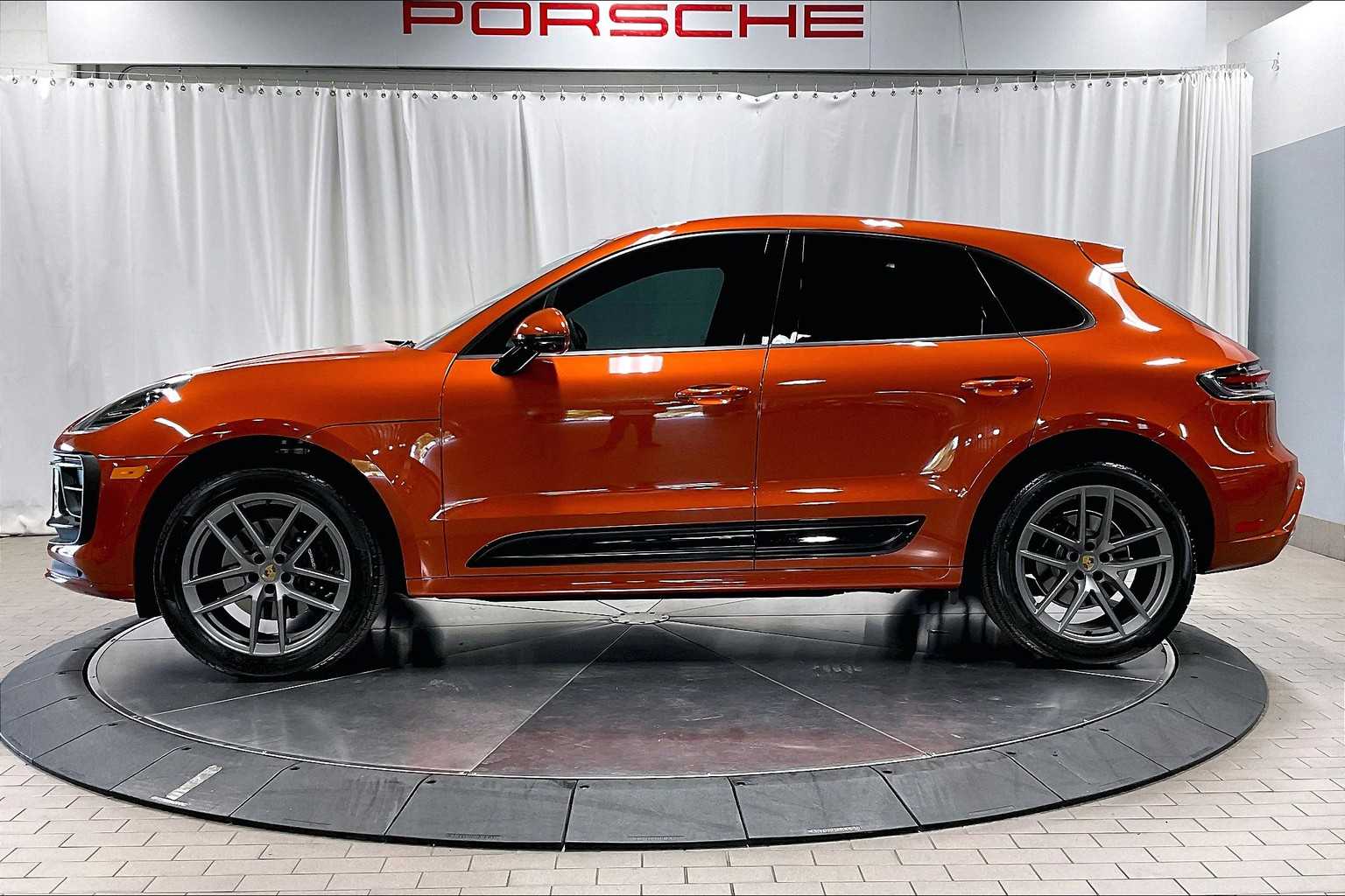 2025 Porsche Macan S photo 2