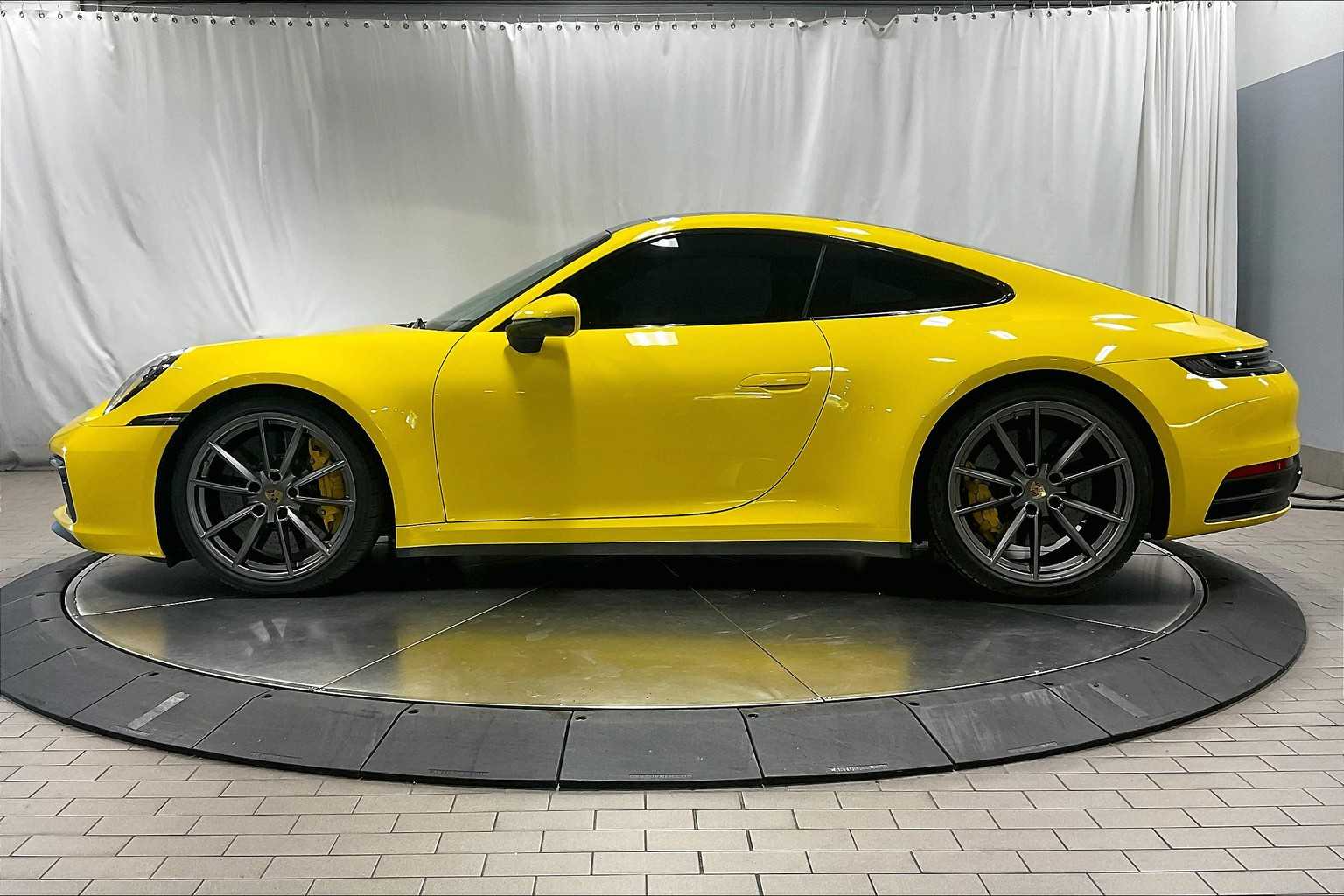 2022 Porsche 911 4S photo 2