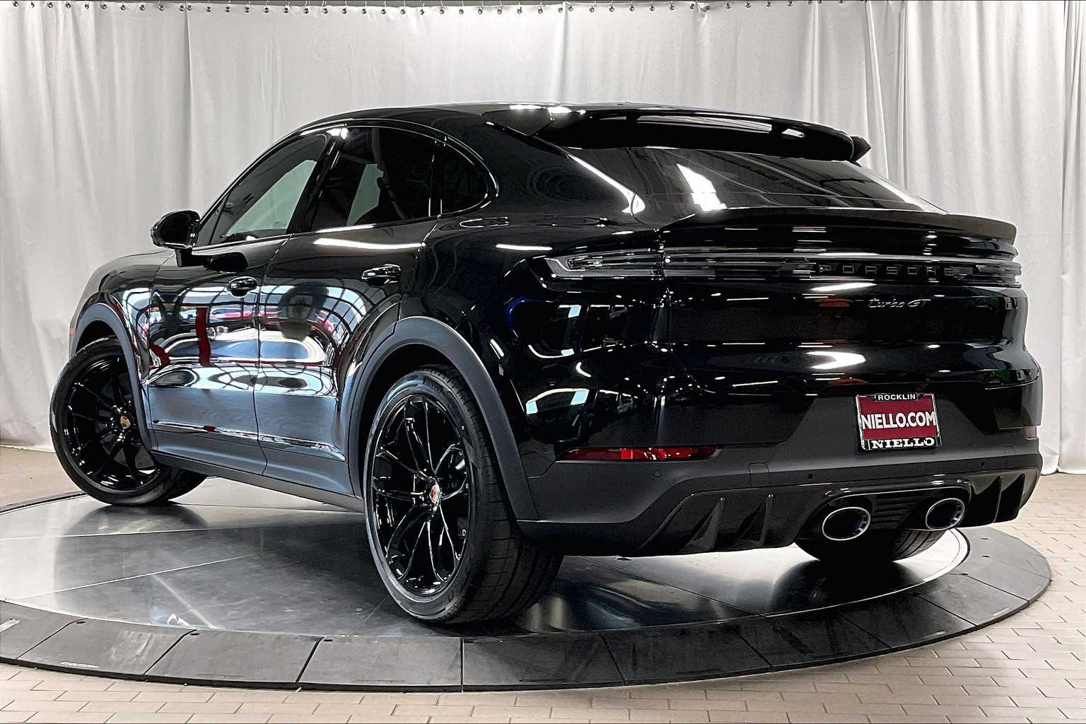 2025 Porsche Cayenne Coupe Turbo GT photo 3
