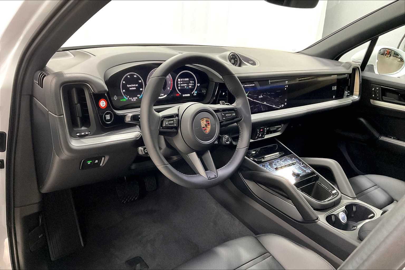 2025 Porsche Cayenne E-Hybrid photo 4