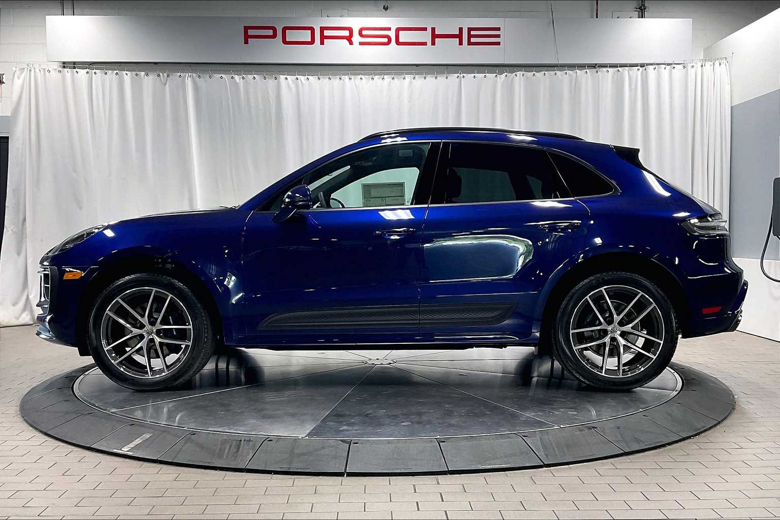 2025 Porsche Macan 4 photo 2