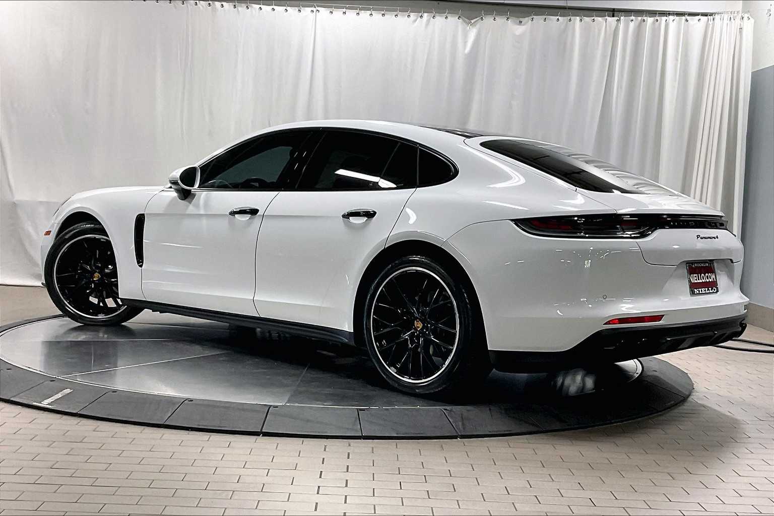 2021 Porsche Panamera 4 photo 3