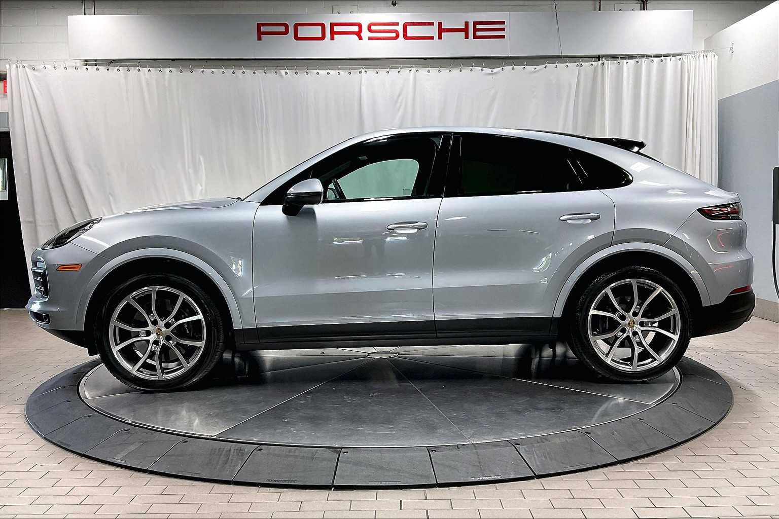 2021 Porsche Cayenne Coupe photo 2