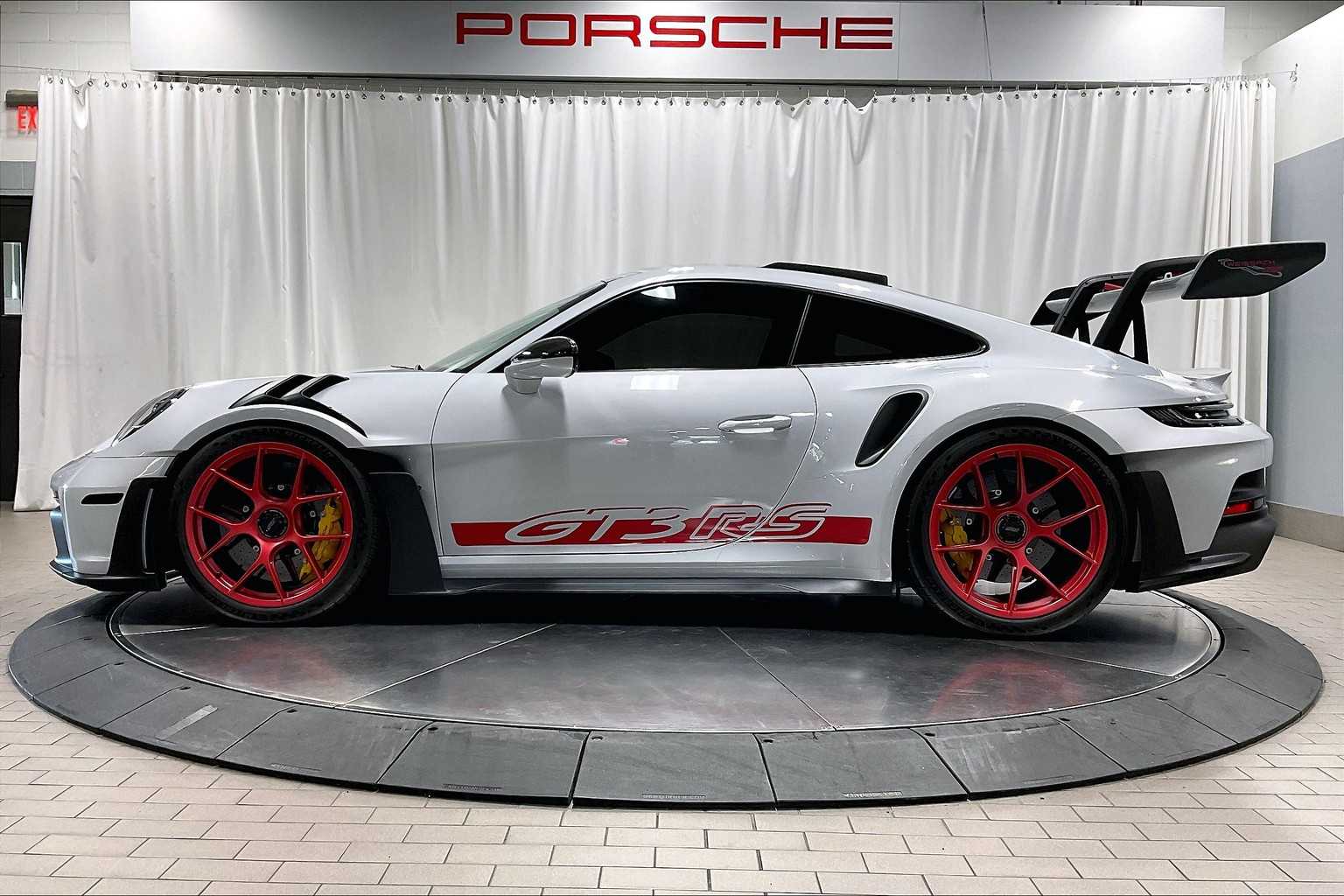 2025 Porsche 911 GT3 RS photo 2