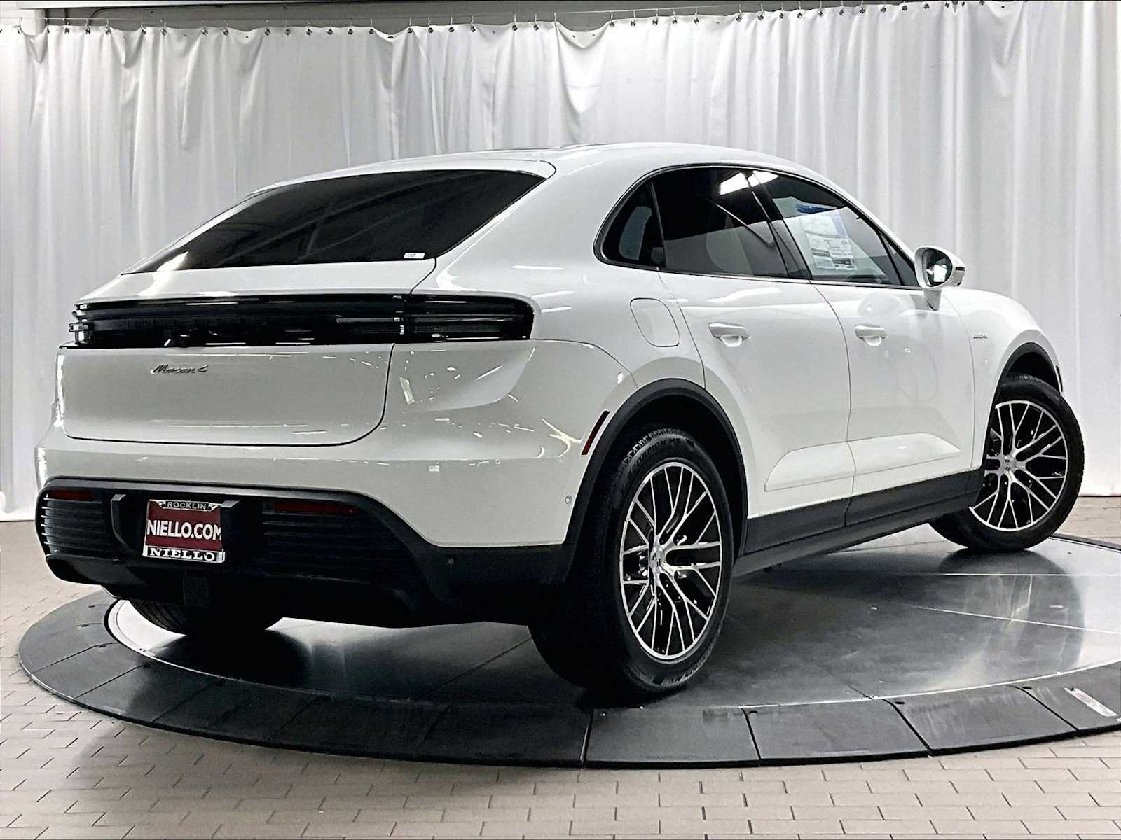 2026 Porsche Macan Electric 4 AWD photo 6