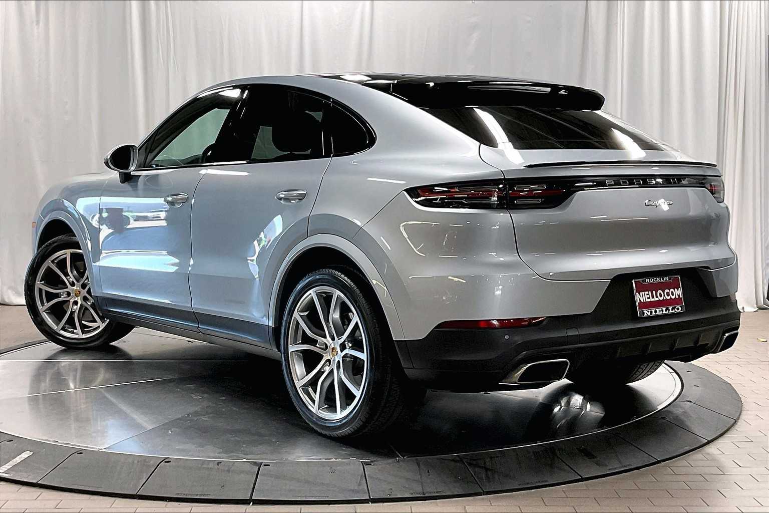 2021 Porsche Cayenne Coupe photo 3