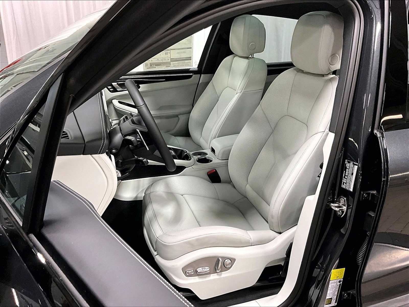 2026 Porsche Macan S AWD photo 4