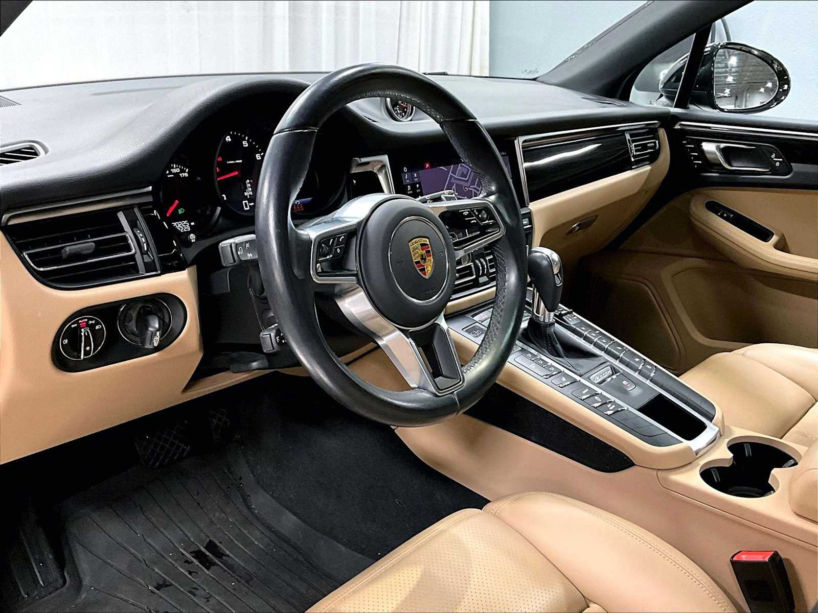2021 Porsche Macan Base photo 2