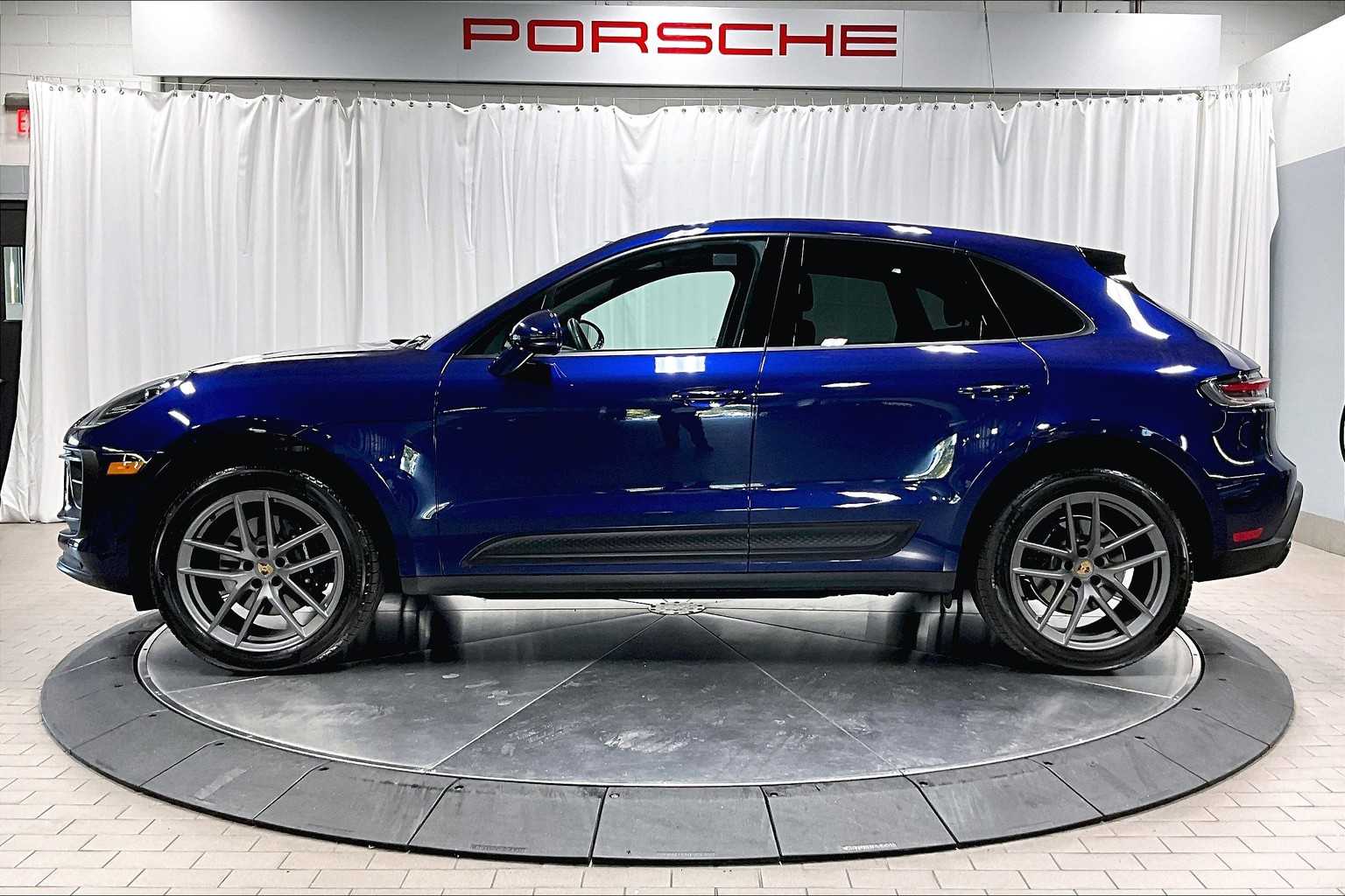 2025 Porsche Macan T photo 2