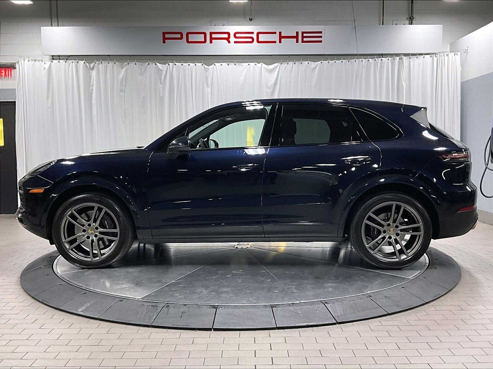 2023 Porsche Cayenne Platinum Edition photo 2