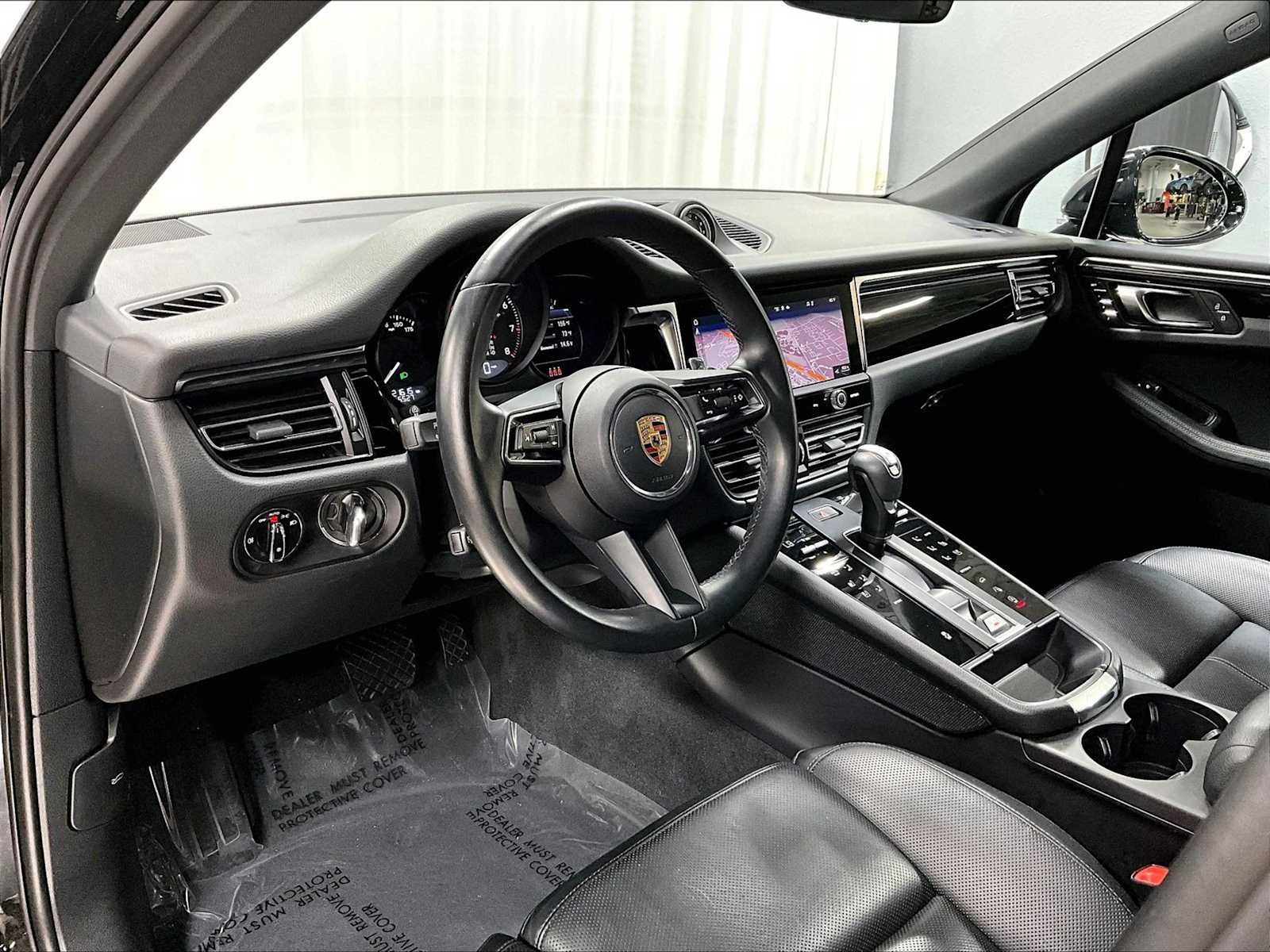 2024 Porsche Macan T photo 4