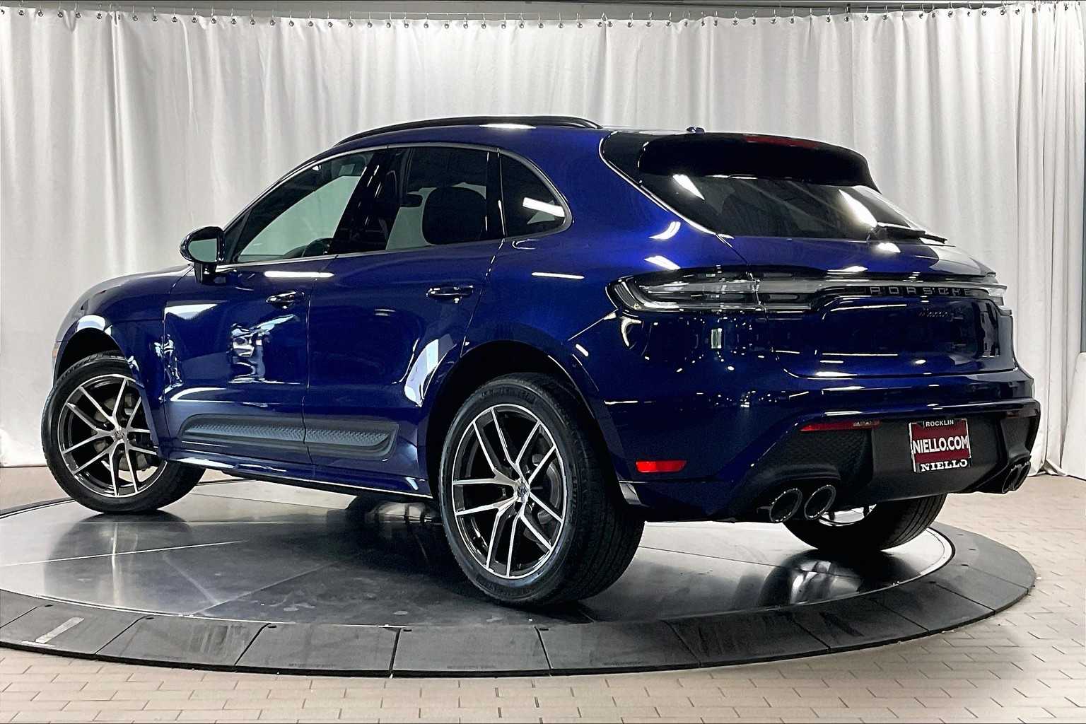 2025 Porsche Macan 4 photo 3