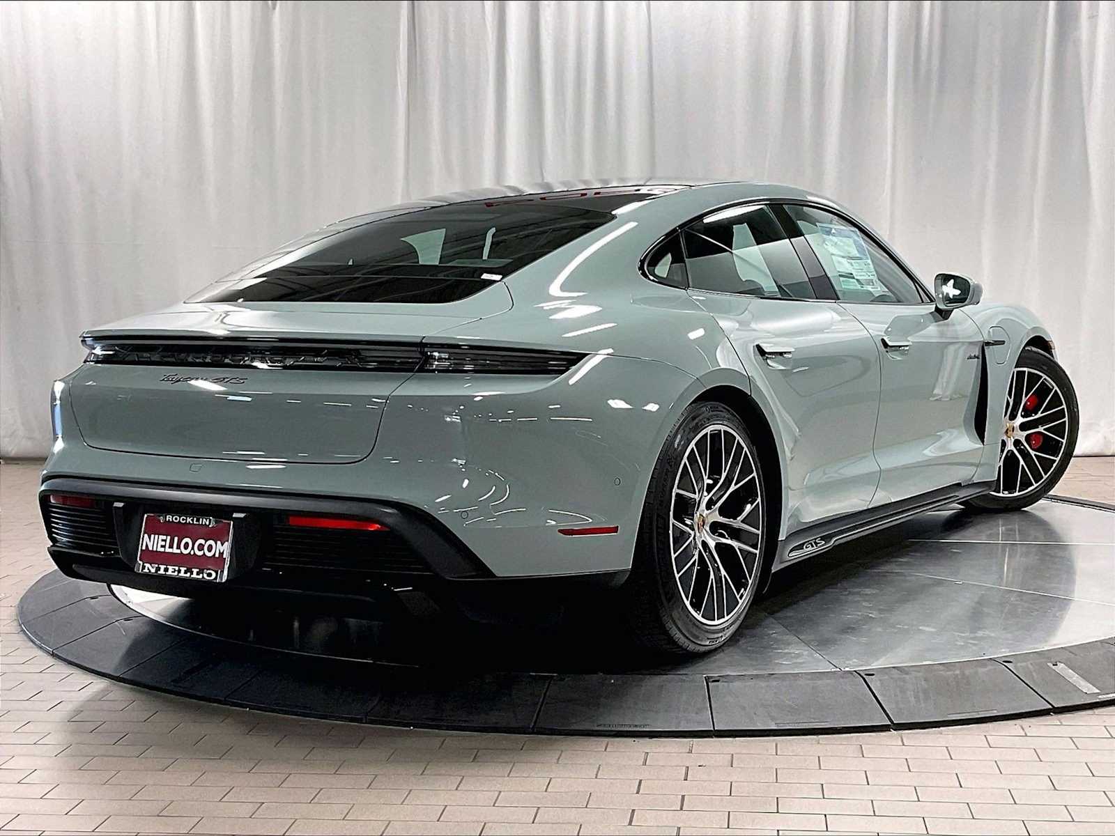 2025 Porsche Taycan GTS AWD photo 6