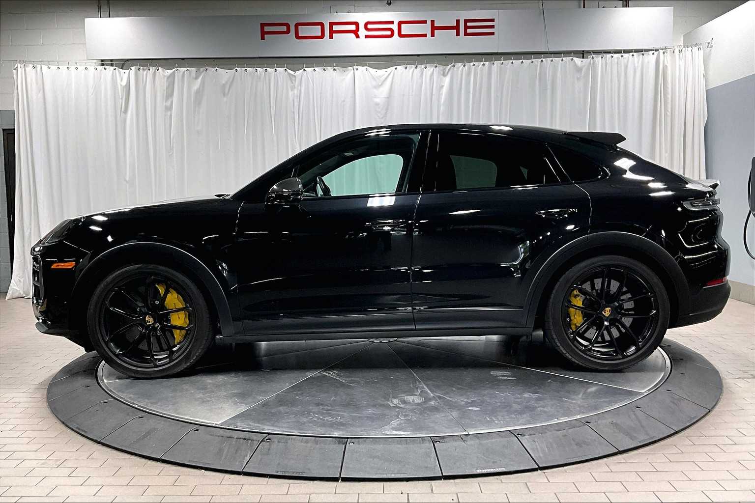2024 Porsche Cayenne Turbo GT Coupe photo 2