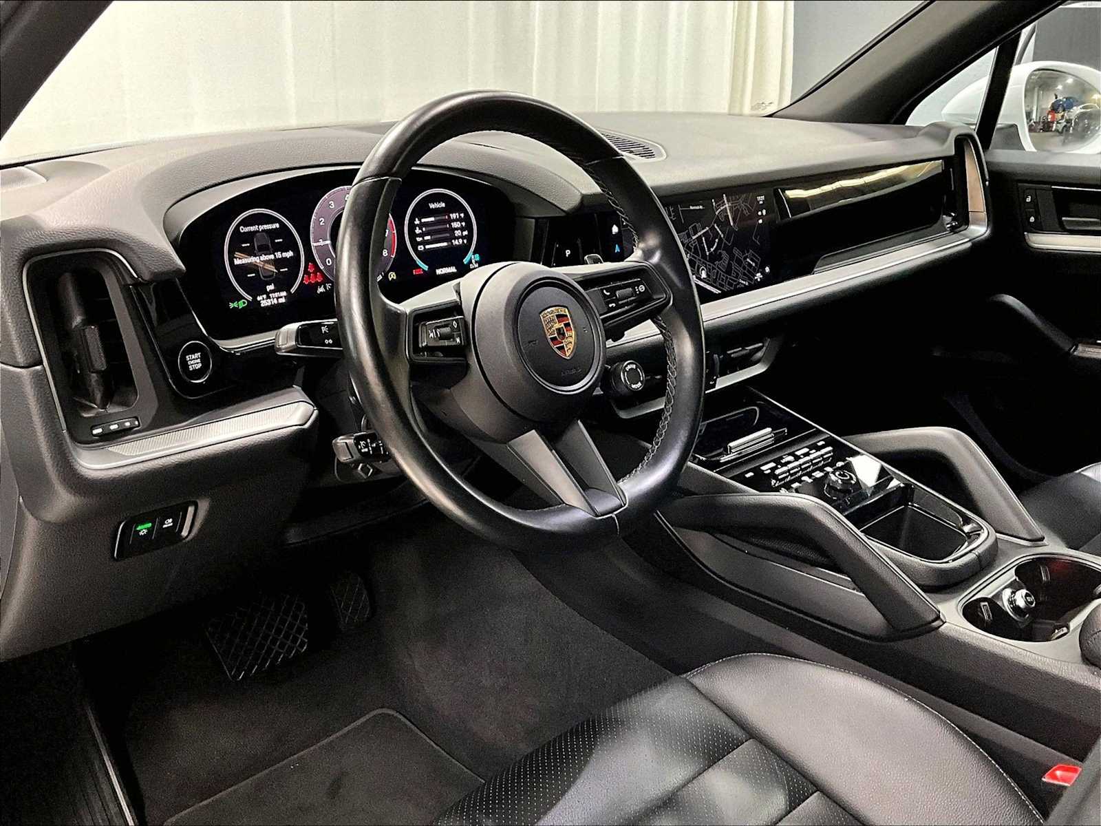 2024 Porsche Cayenne photo 4