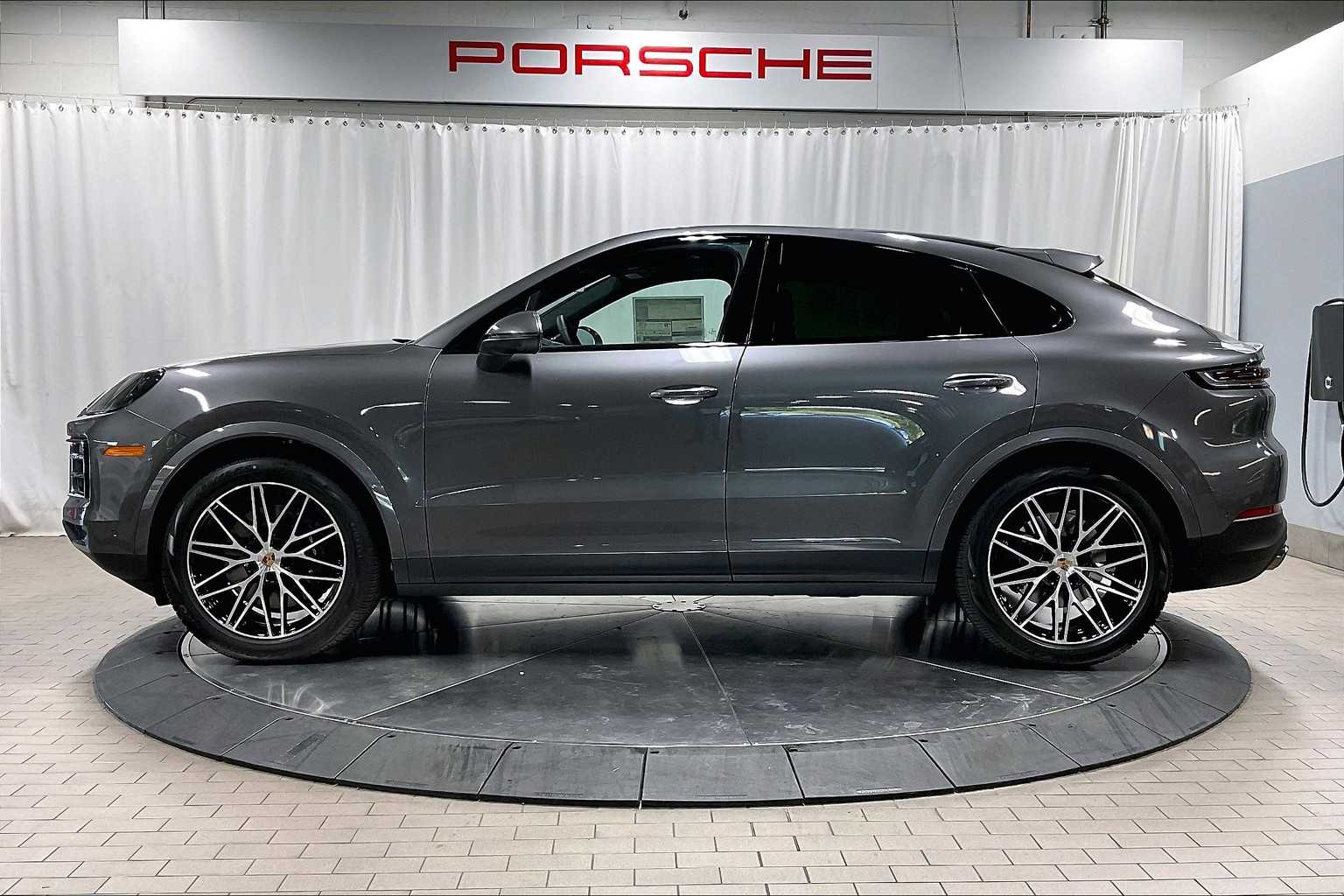 2025 Porsche Cayenne Coupe photo 2