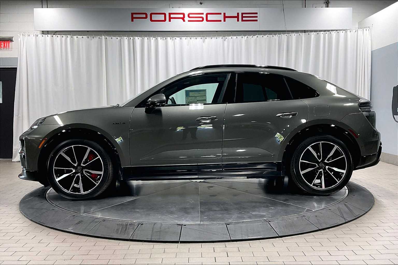 2025 Porsche Macan Electric Turbo photo 2