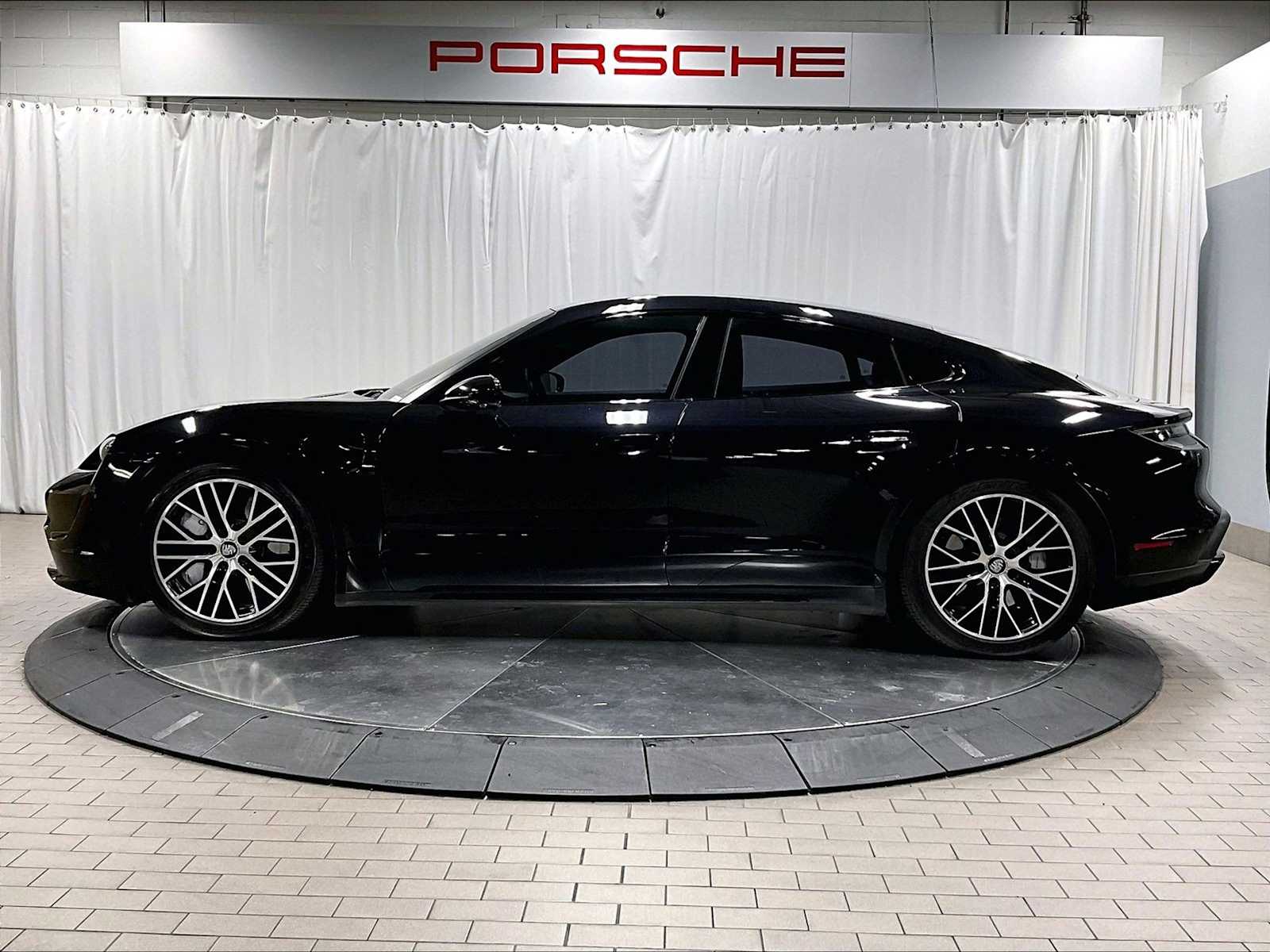 2020 Porsche Taycan Turbo photo 2