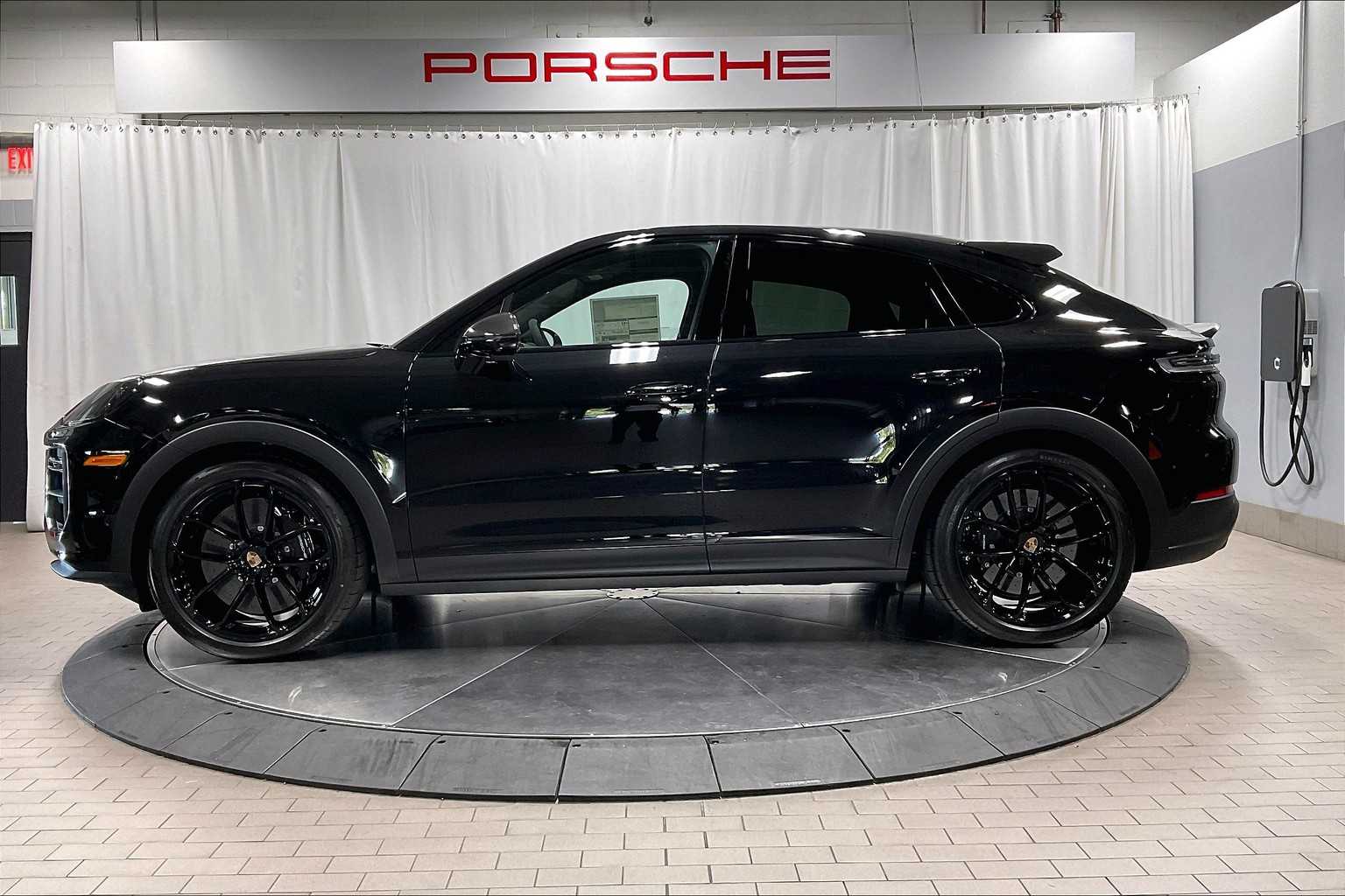 2025 Porsche Cayenne Coupe Turbo GT photo 2