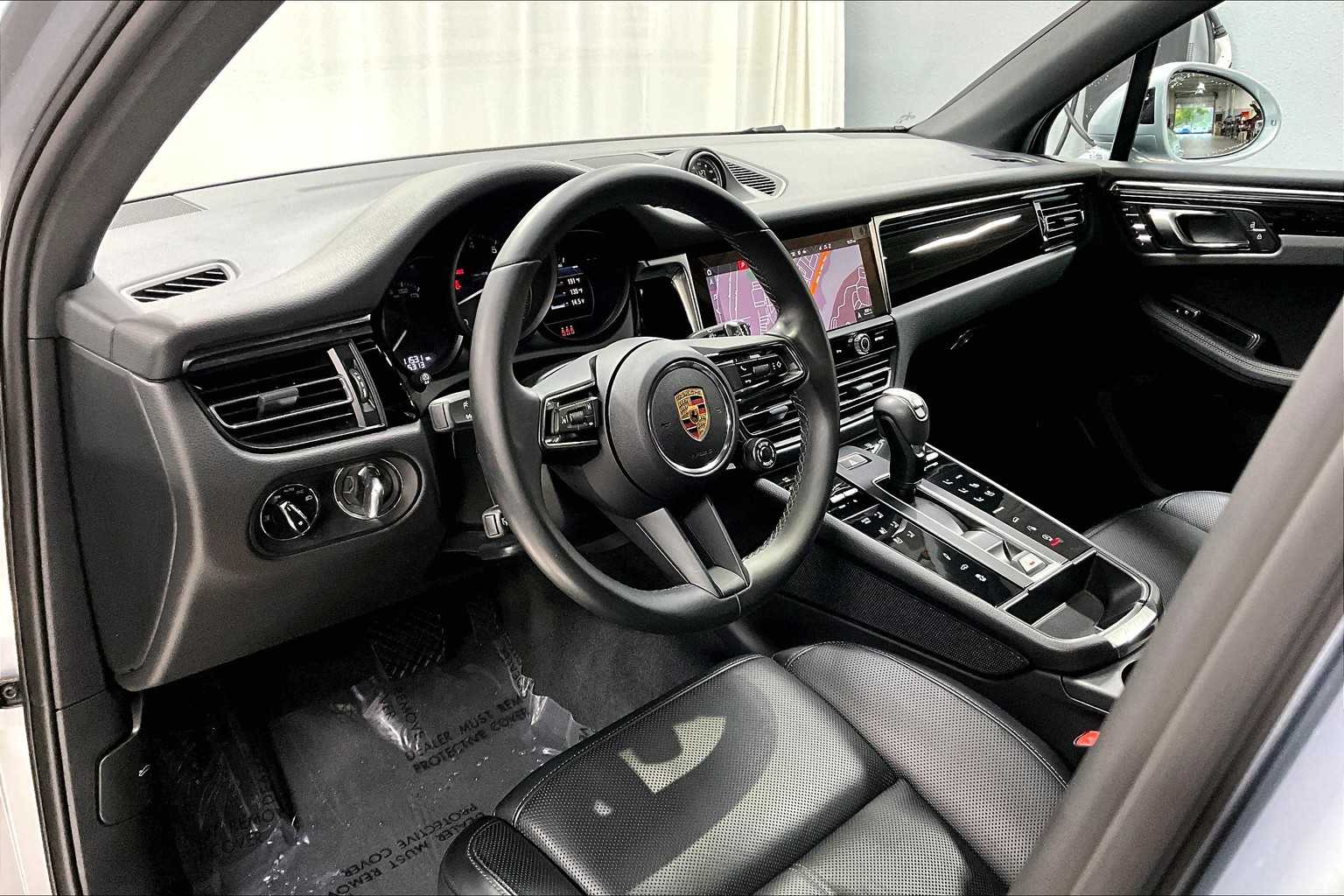 2024 Porsche Macan T photo 4