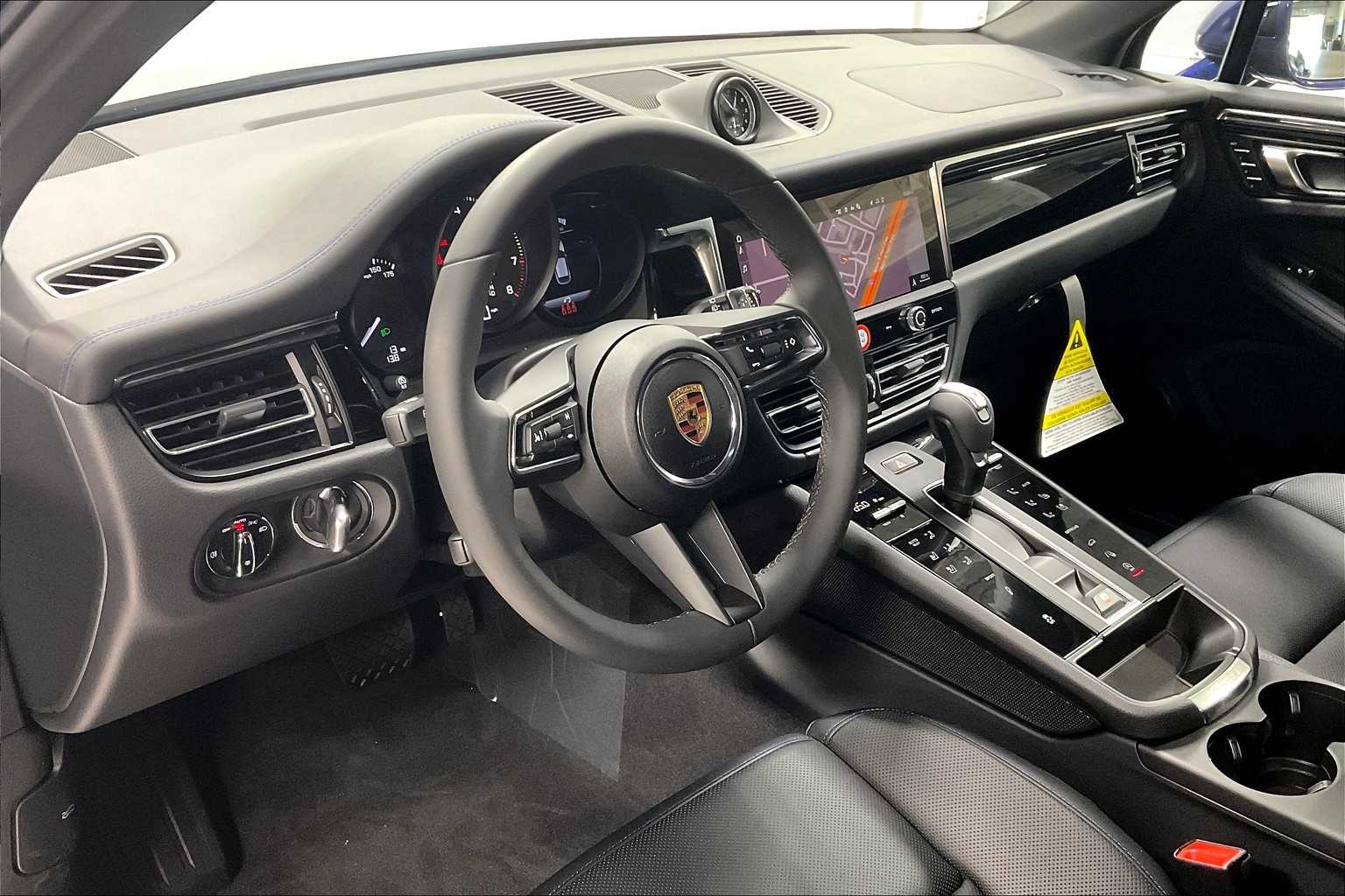 2025 Porsche Macan 4 photo 4
