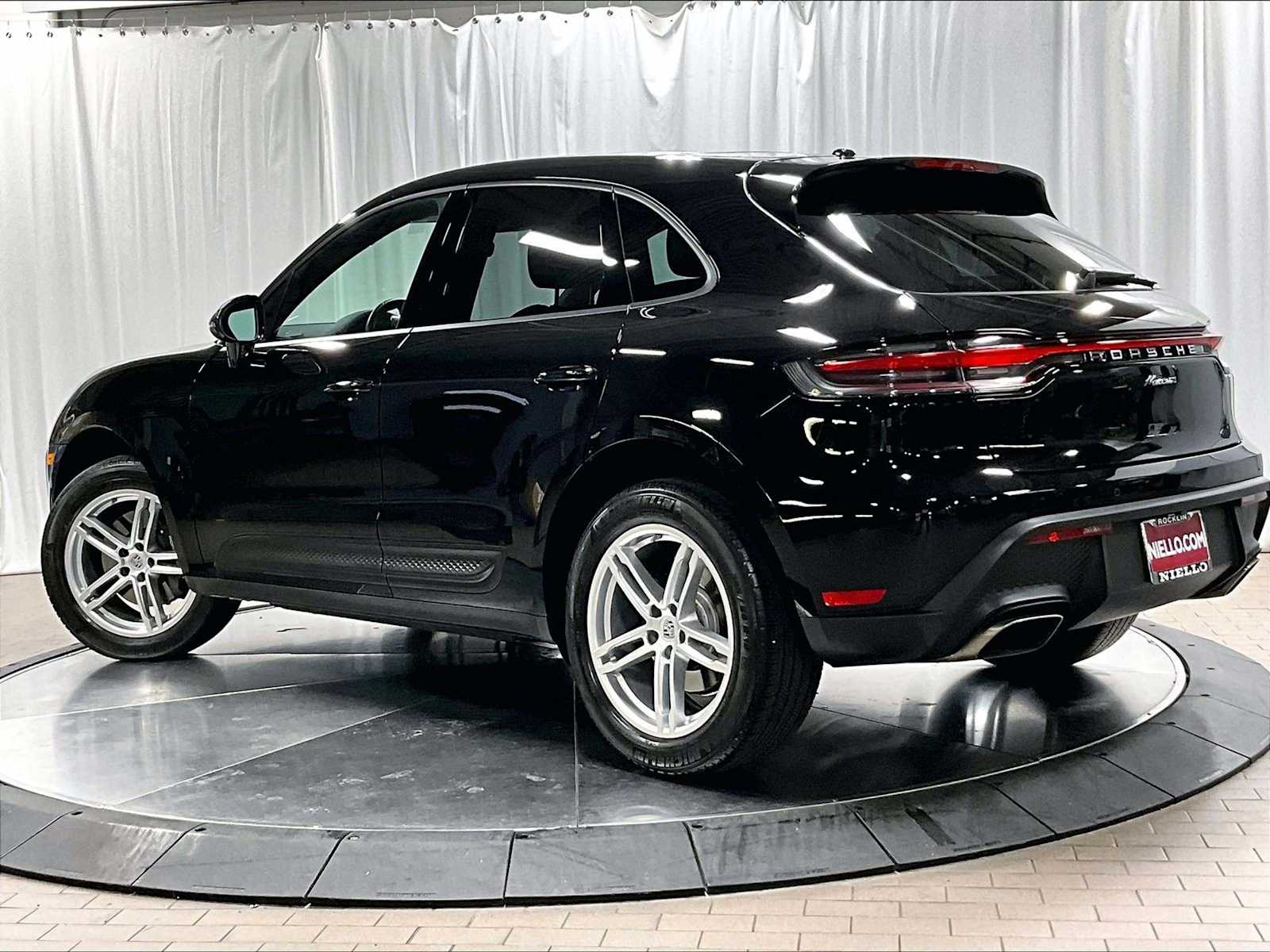 2024 Porsche Macan T photo 3