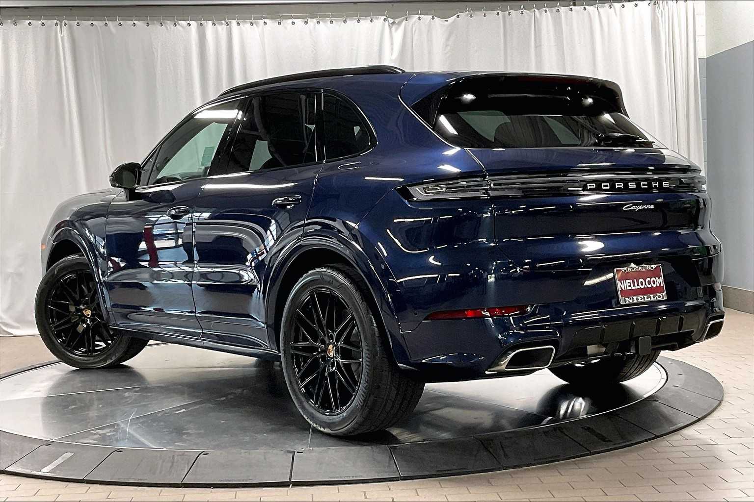 2025 Porsche Cayenne photo 3