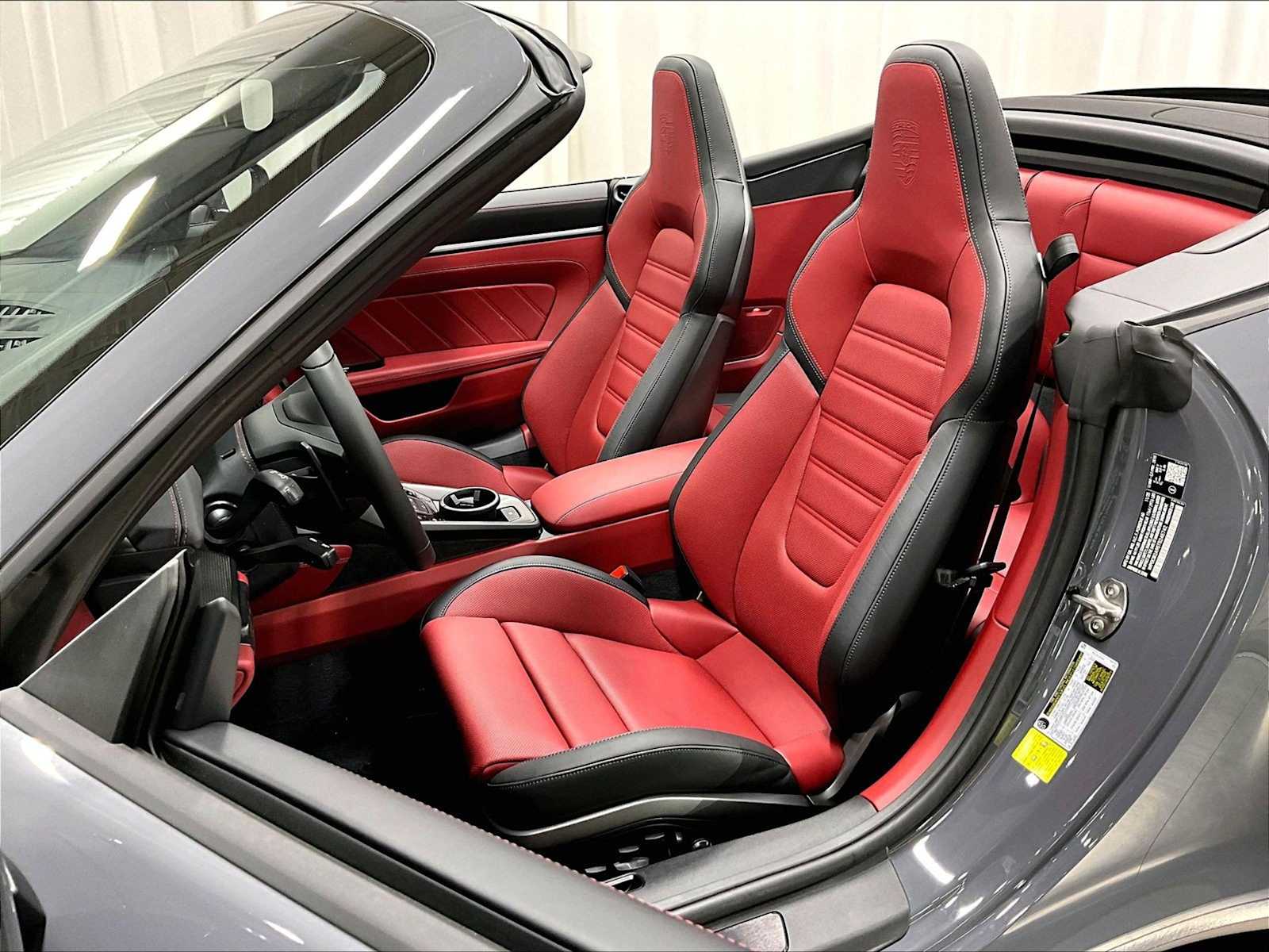 2026 Porsche 911 Carrera GTS Cabriolet photo 4