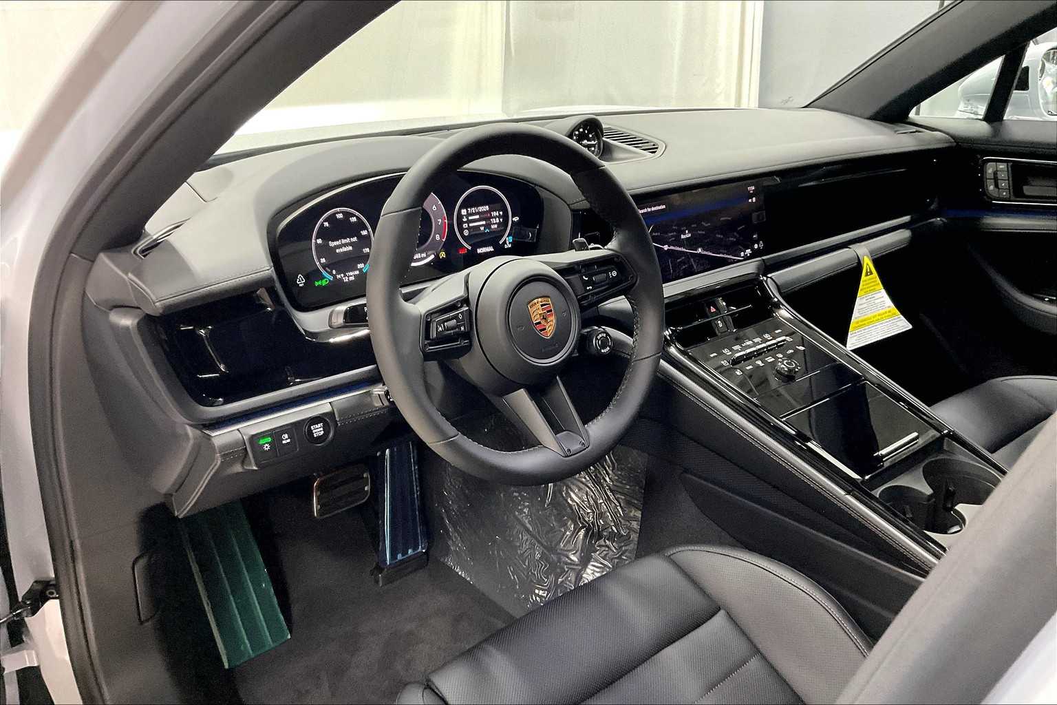 2025 Porsche Panamera 4 photo 4