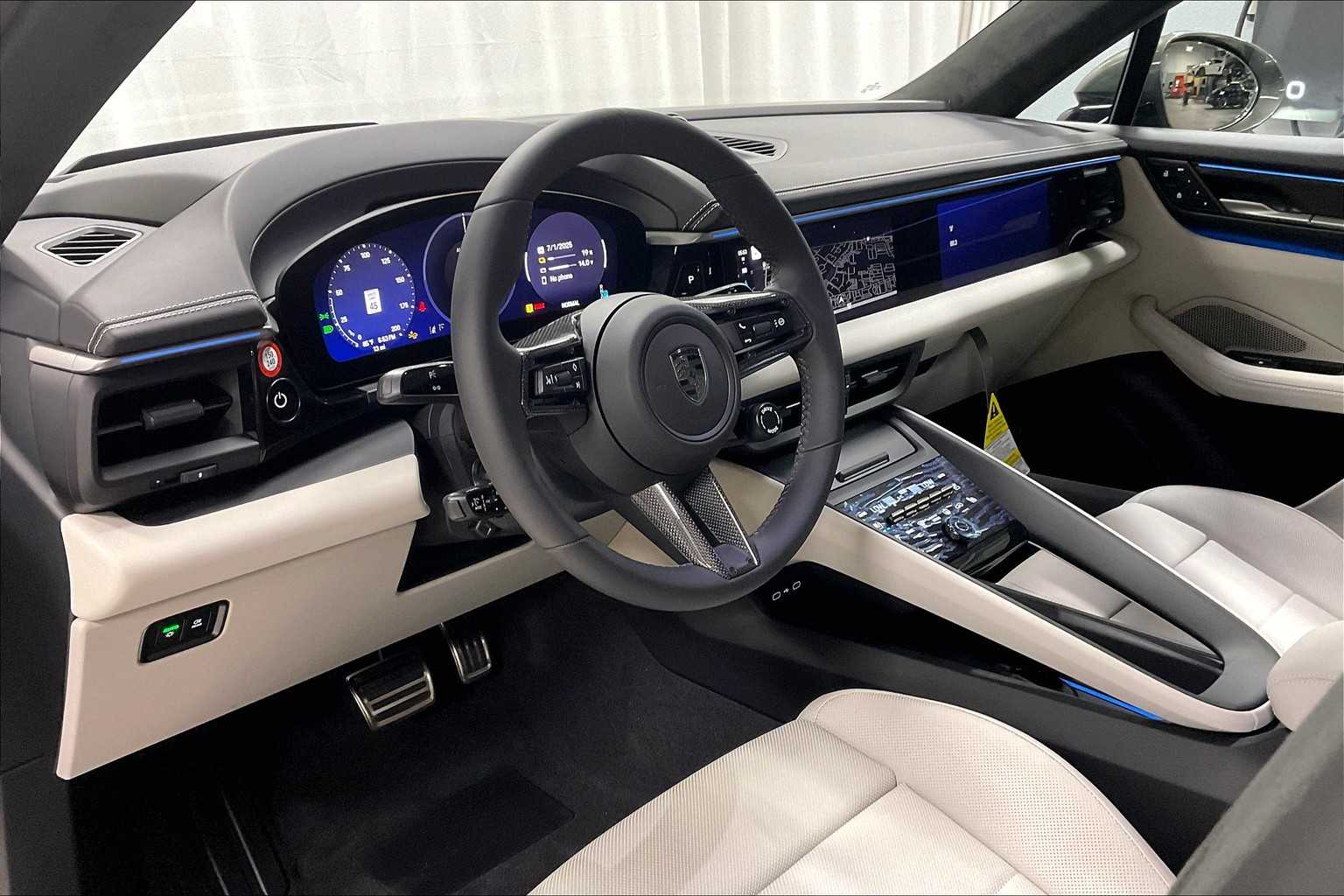 2025 Porsche Macan Electric Turbo photo 4