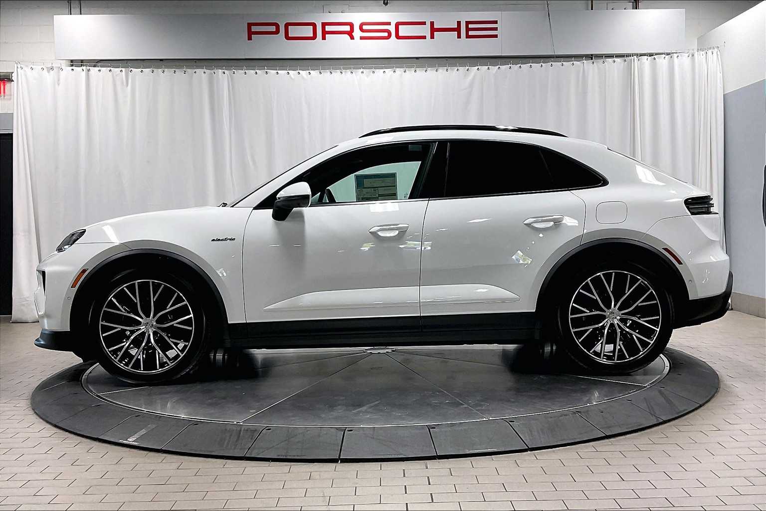 Used 2025 Porsche Macan Base with VIN WP1AD2XA1SL077637 for sale in Rocklin, CA