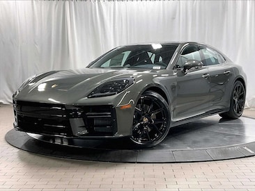 2025 Porsche Panamera 4 Sedan